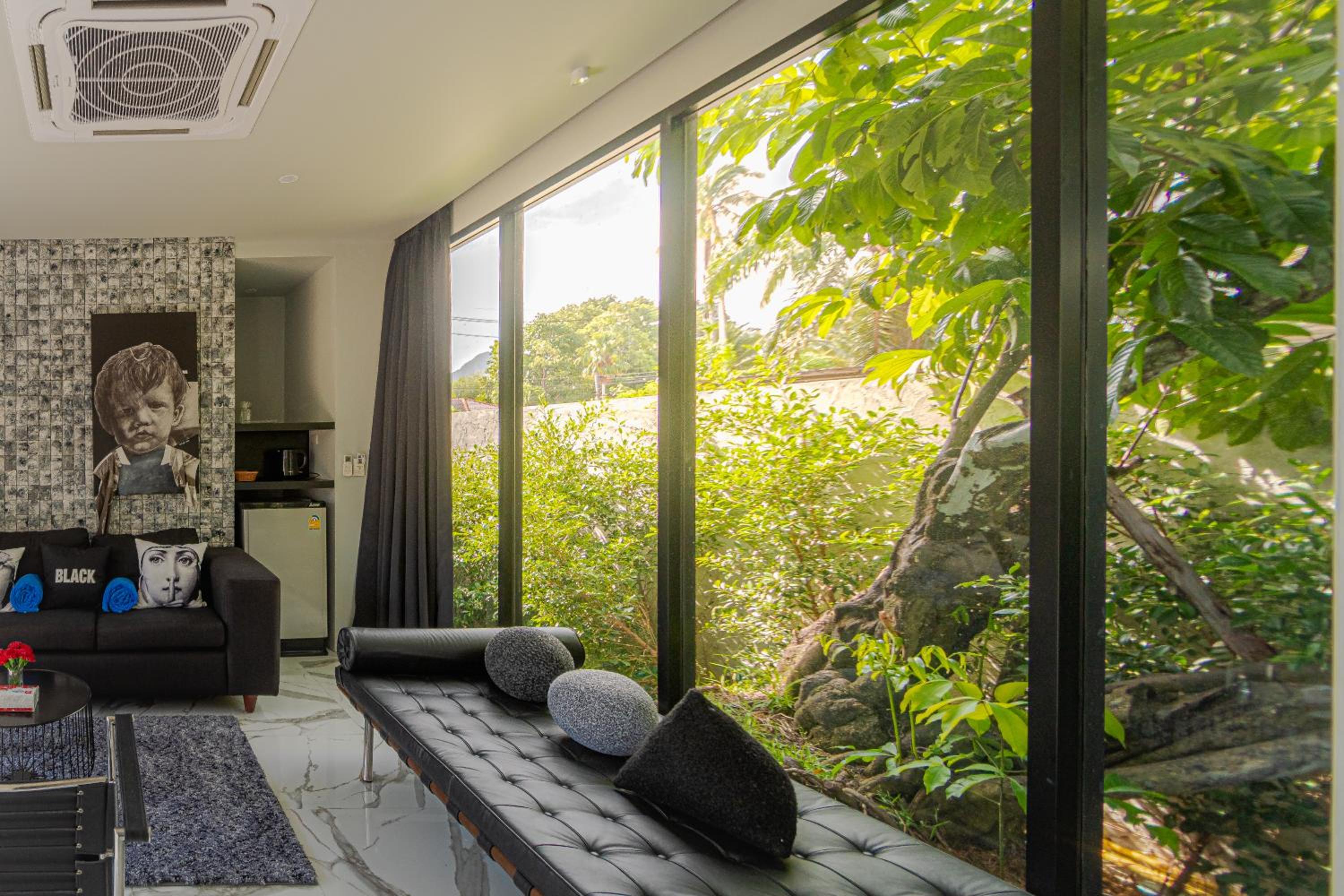 Villa - Photo 2