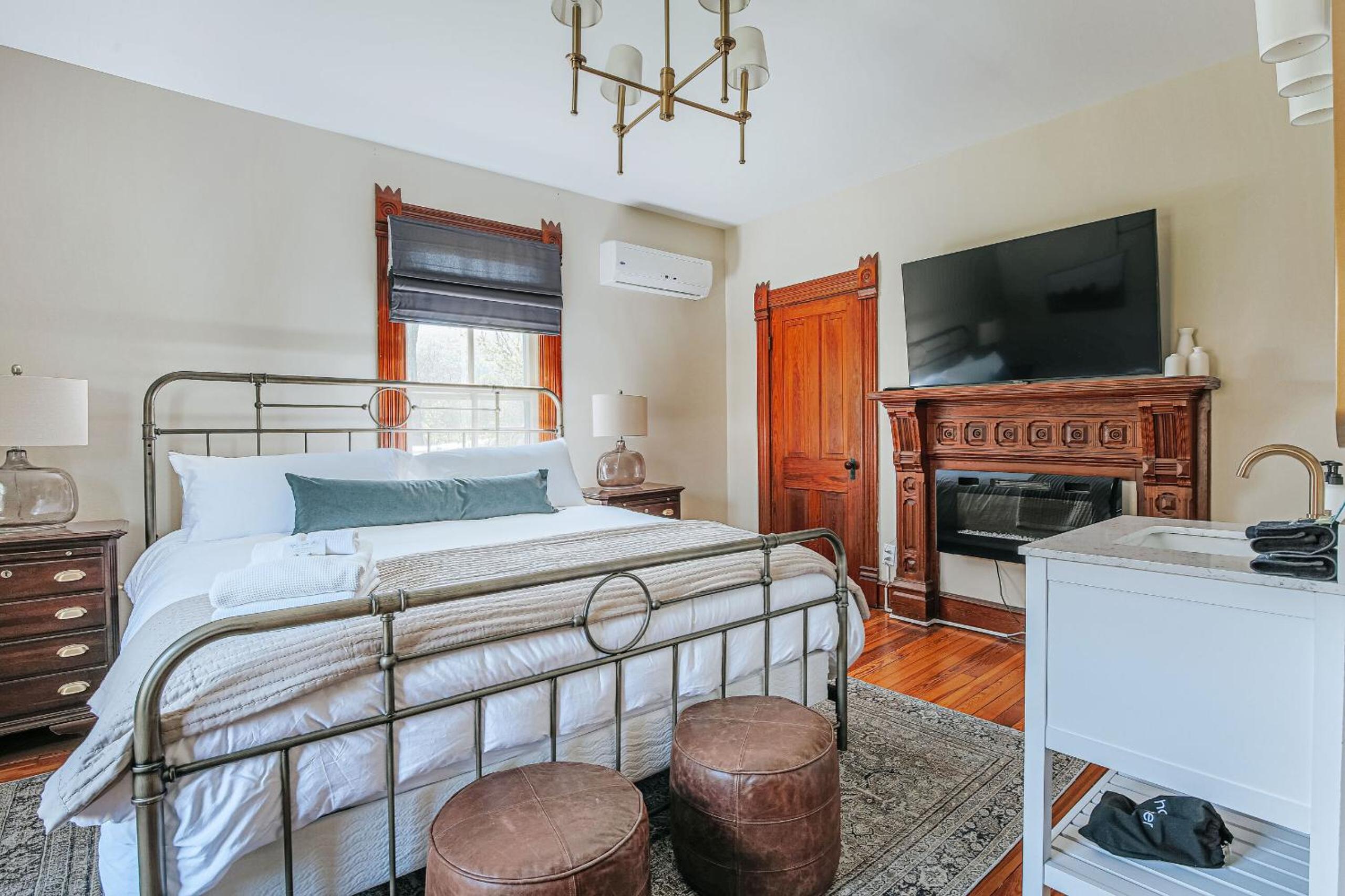 Deluxe King Room photo 1