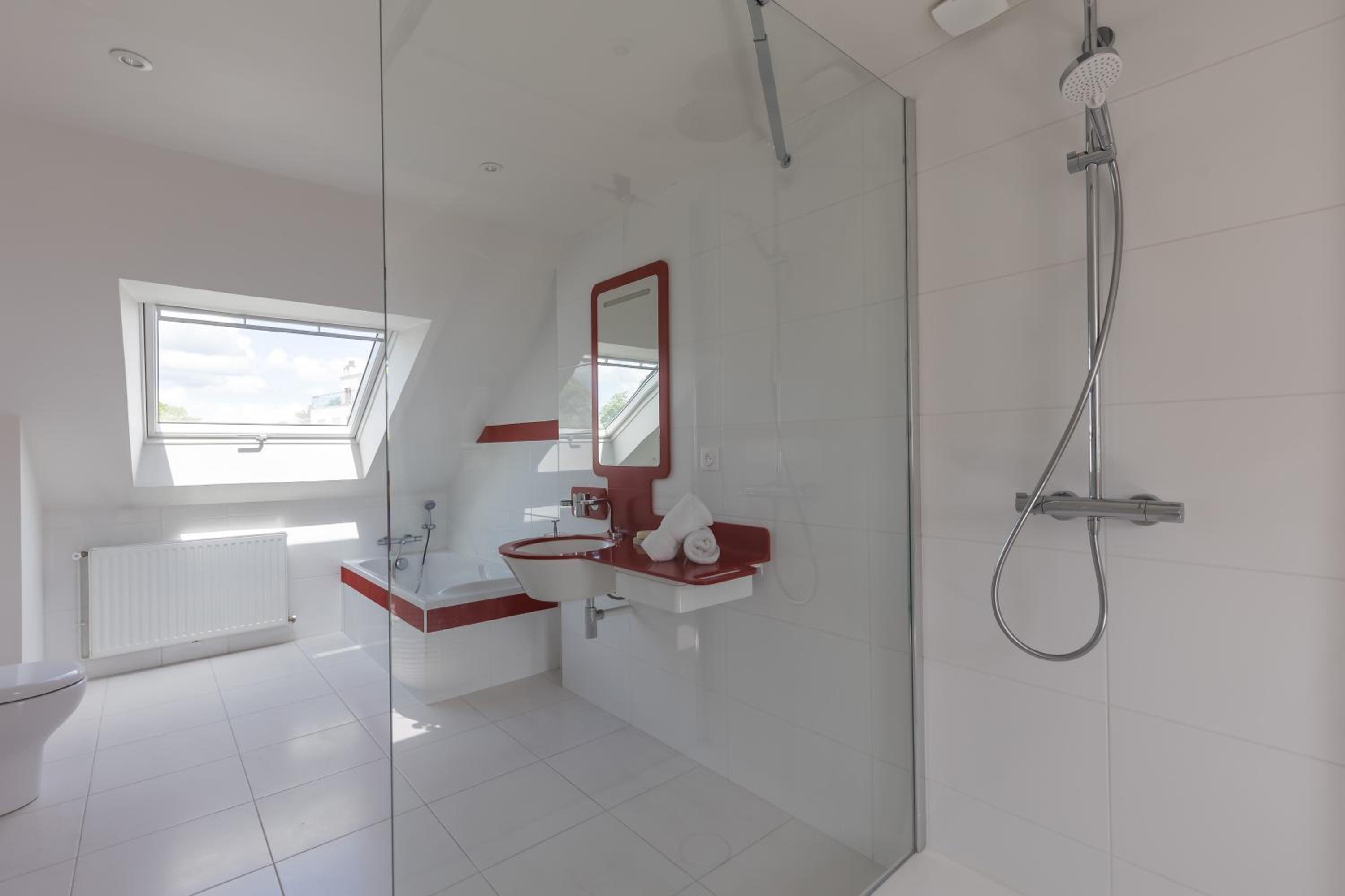 Double Room with Private Bathroom - Photo 9