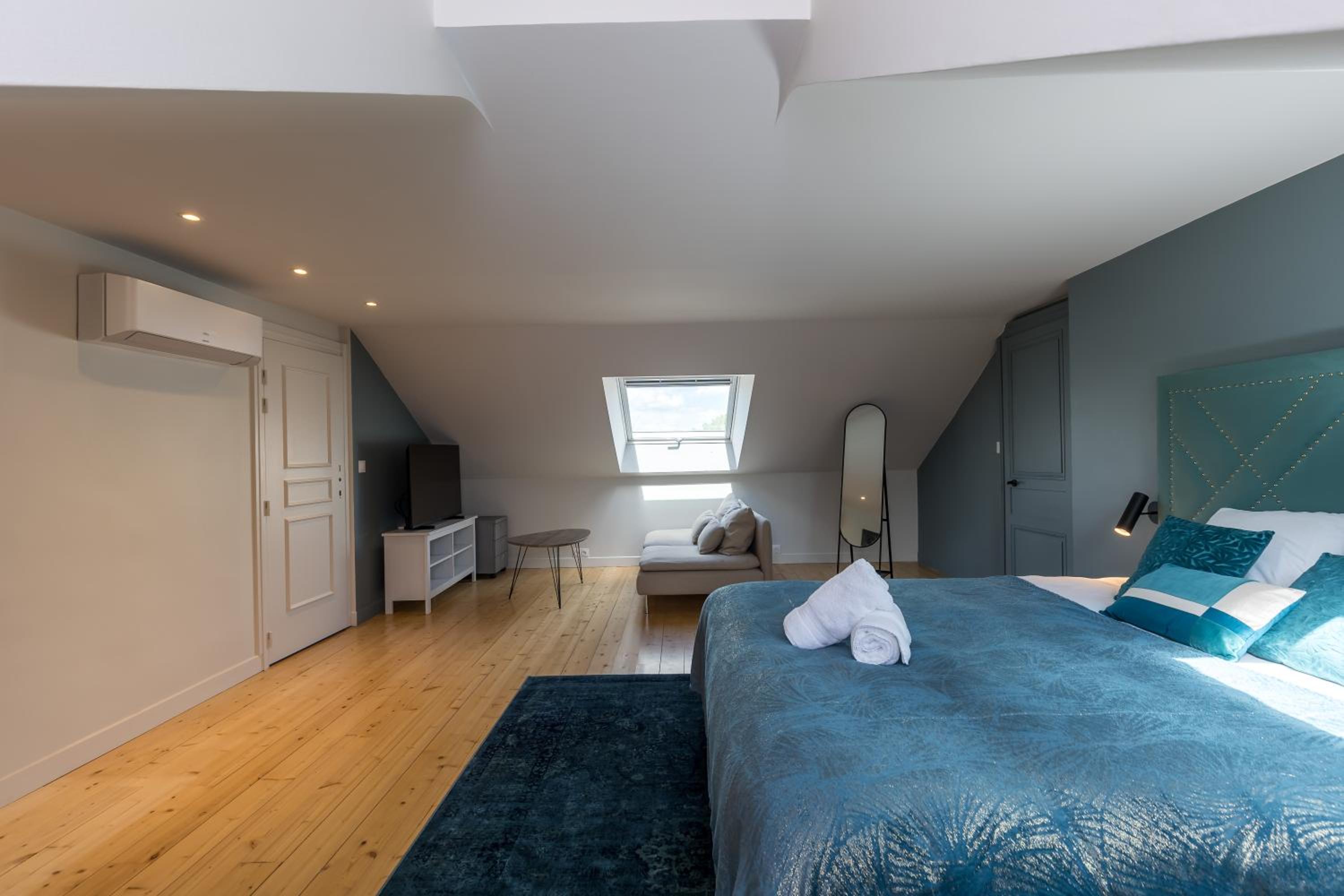 Double Room with Private Bathroom - Photo 2
