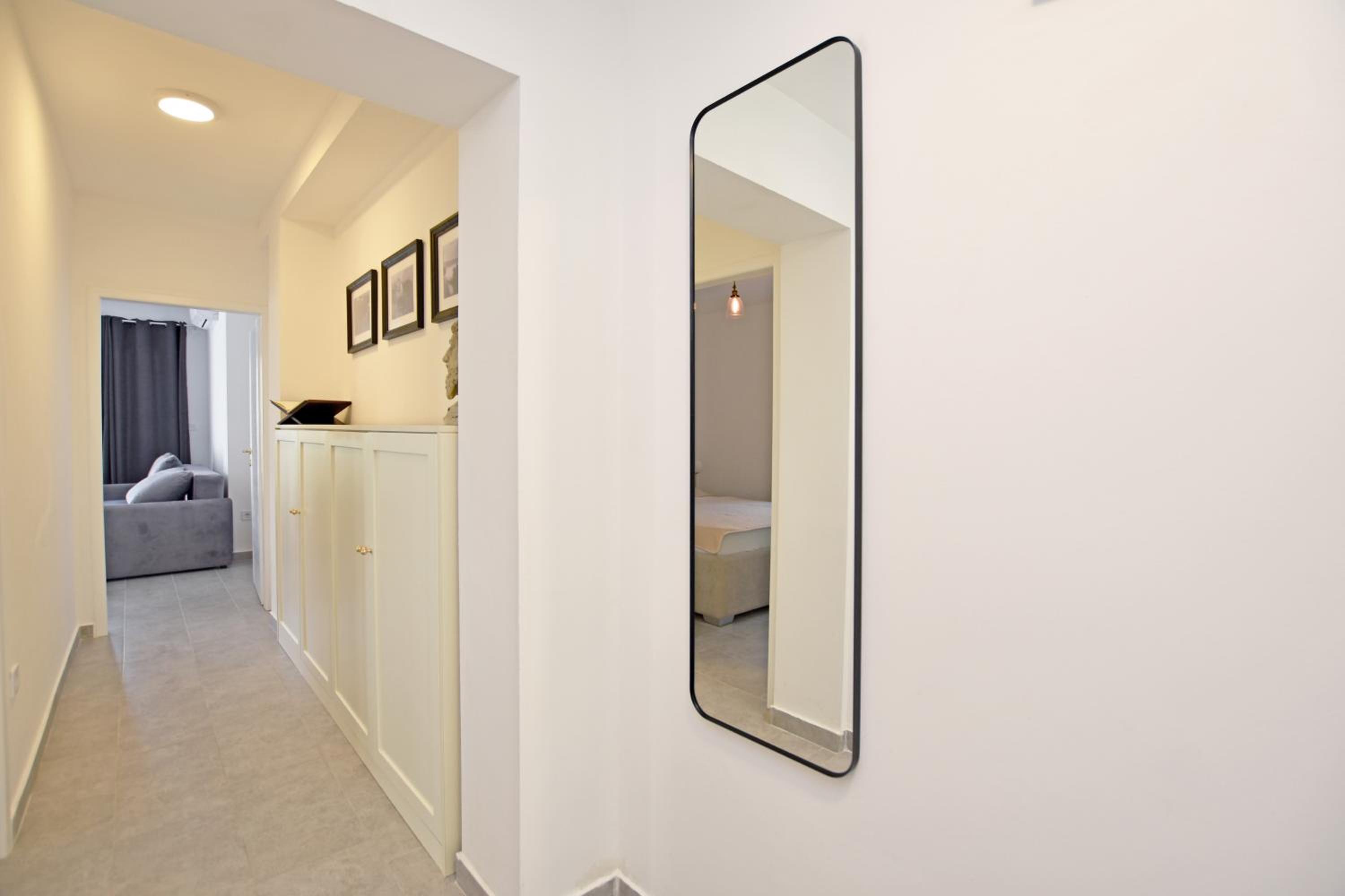 One-Bedroom Apartment photo 3