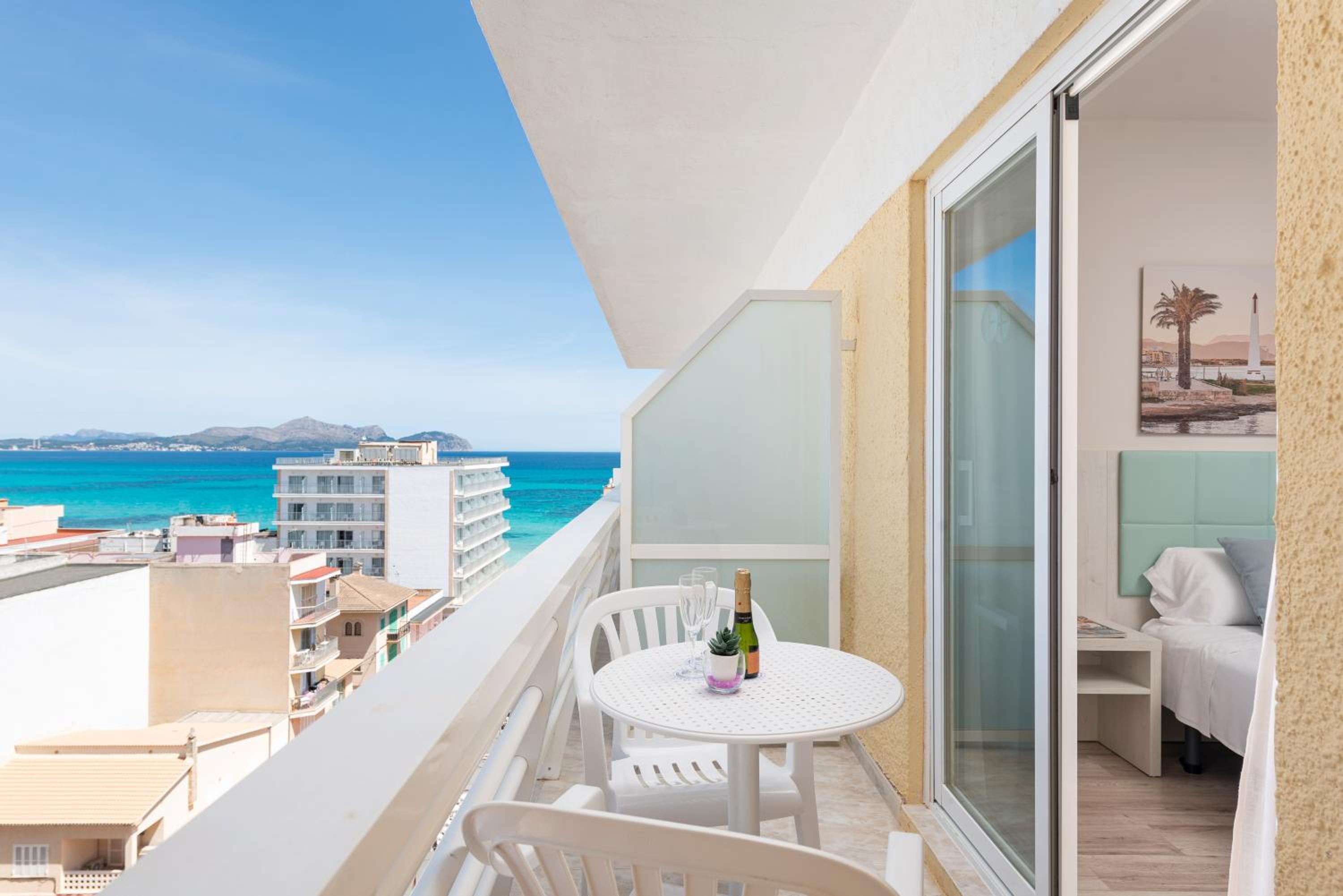 Double or Twin Room with Side Sea View, photo 7