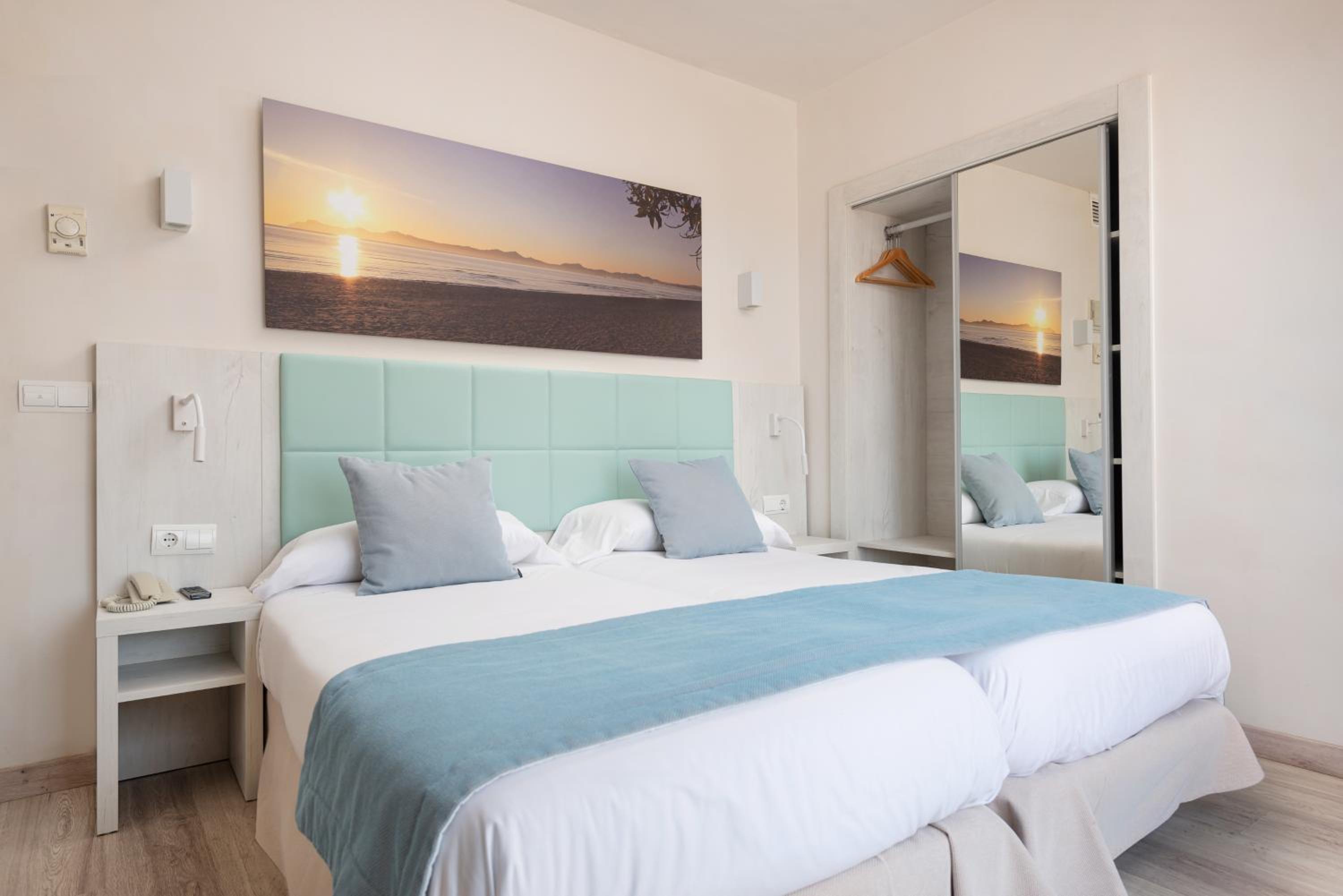 Habitación Doble Deluxe con Balcón y Vista al Mar
