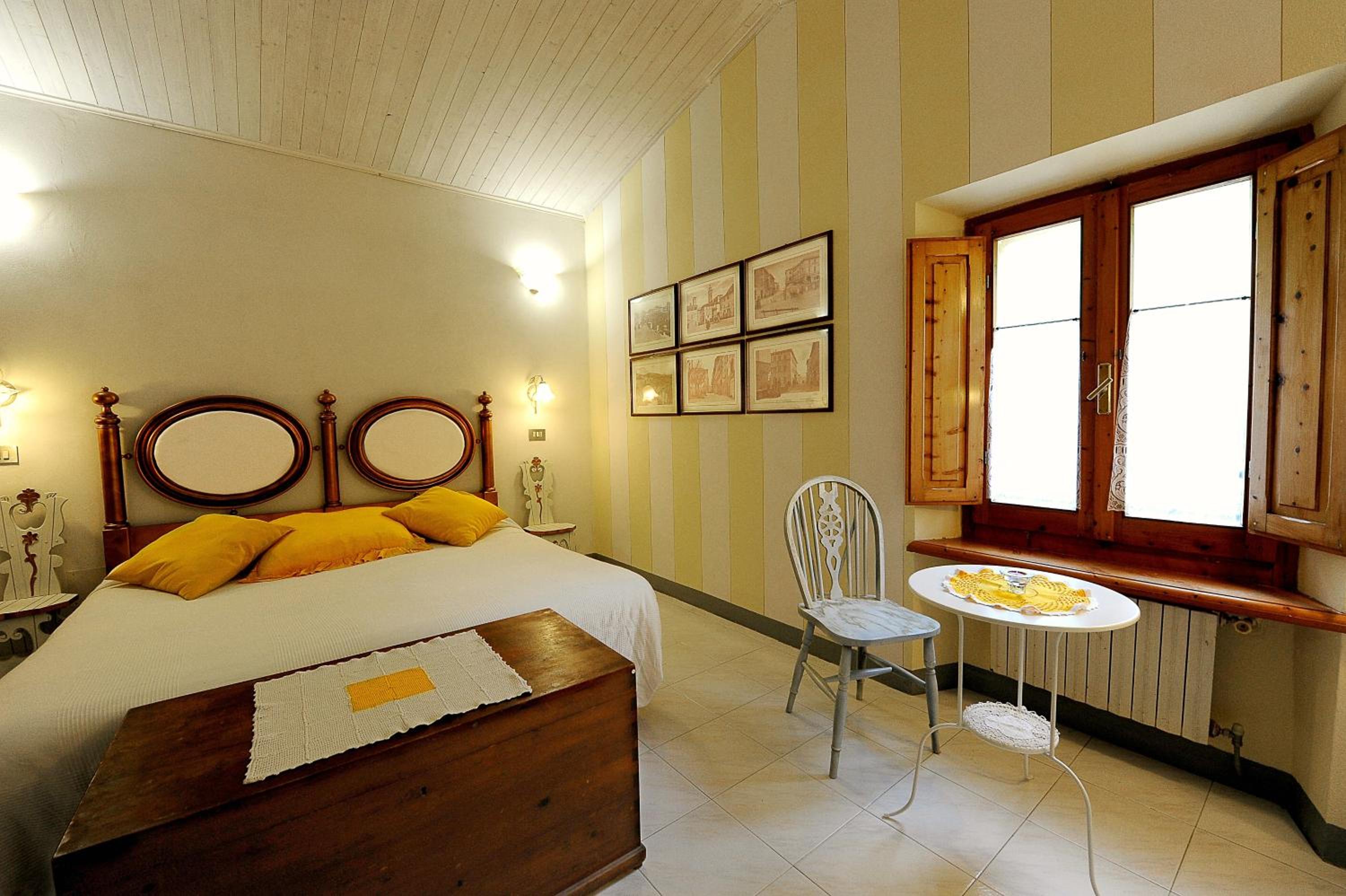 Triple Room with Bathroom - Photo 2