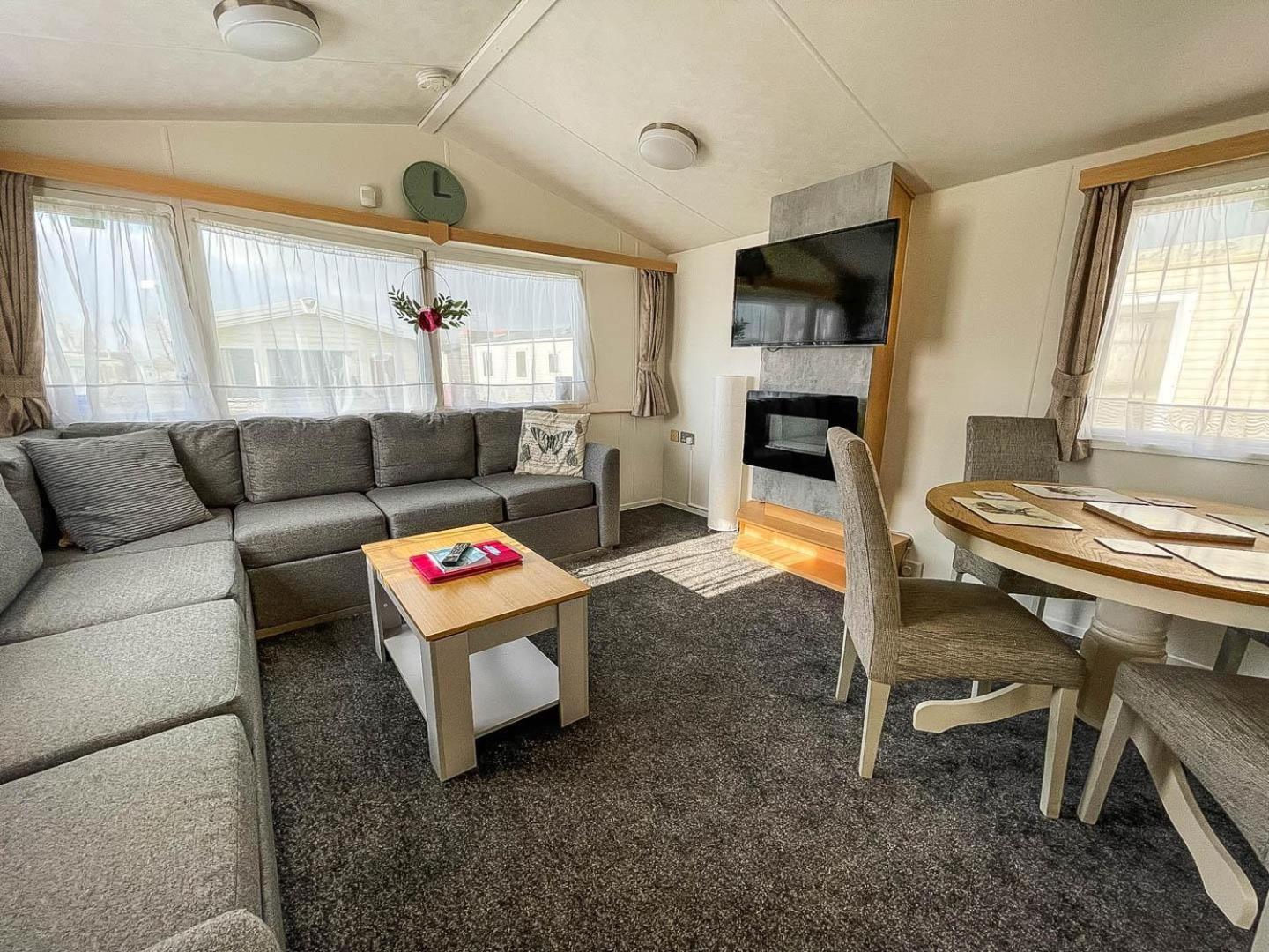 Three-Bedroom Mobile Home photo 1