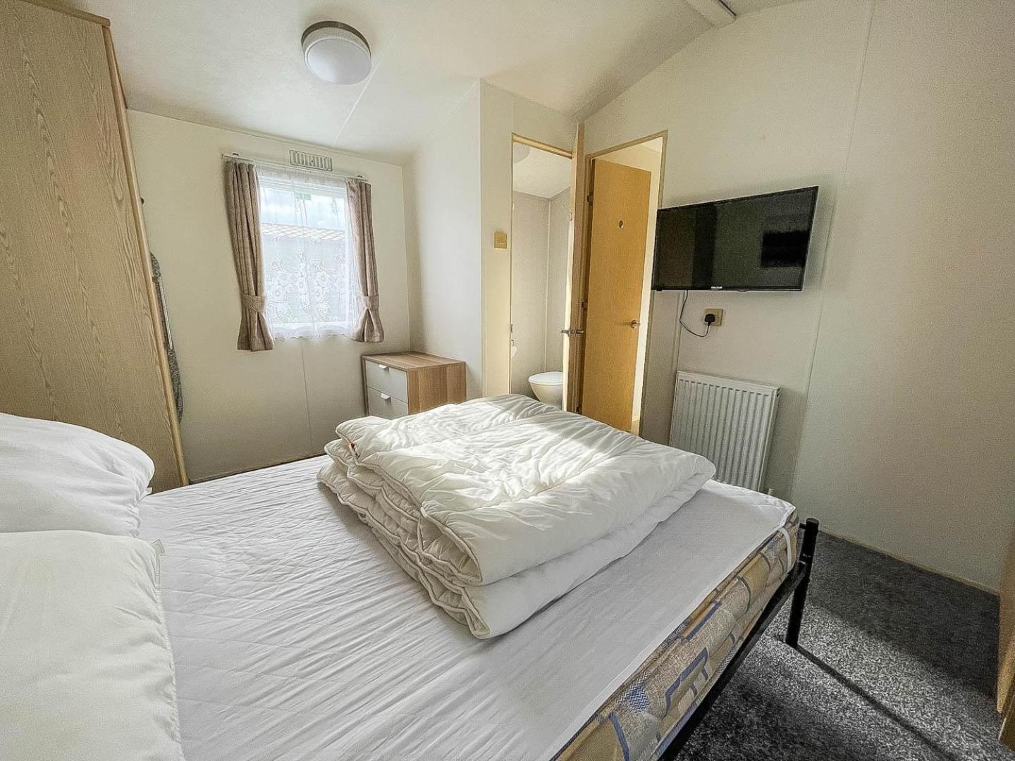 Three-Bedroom Mobile Home photo 3