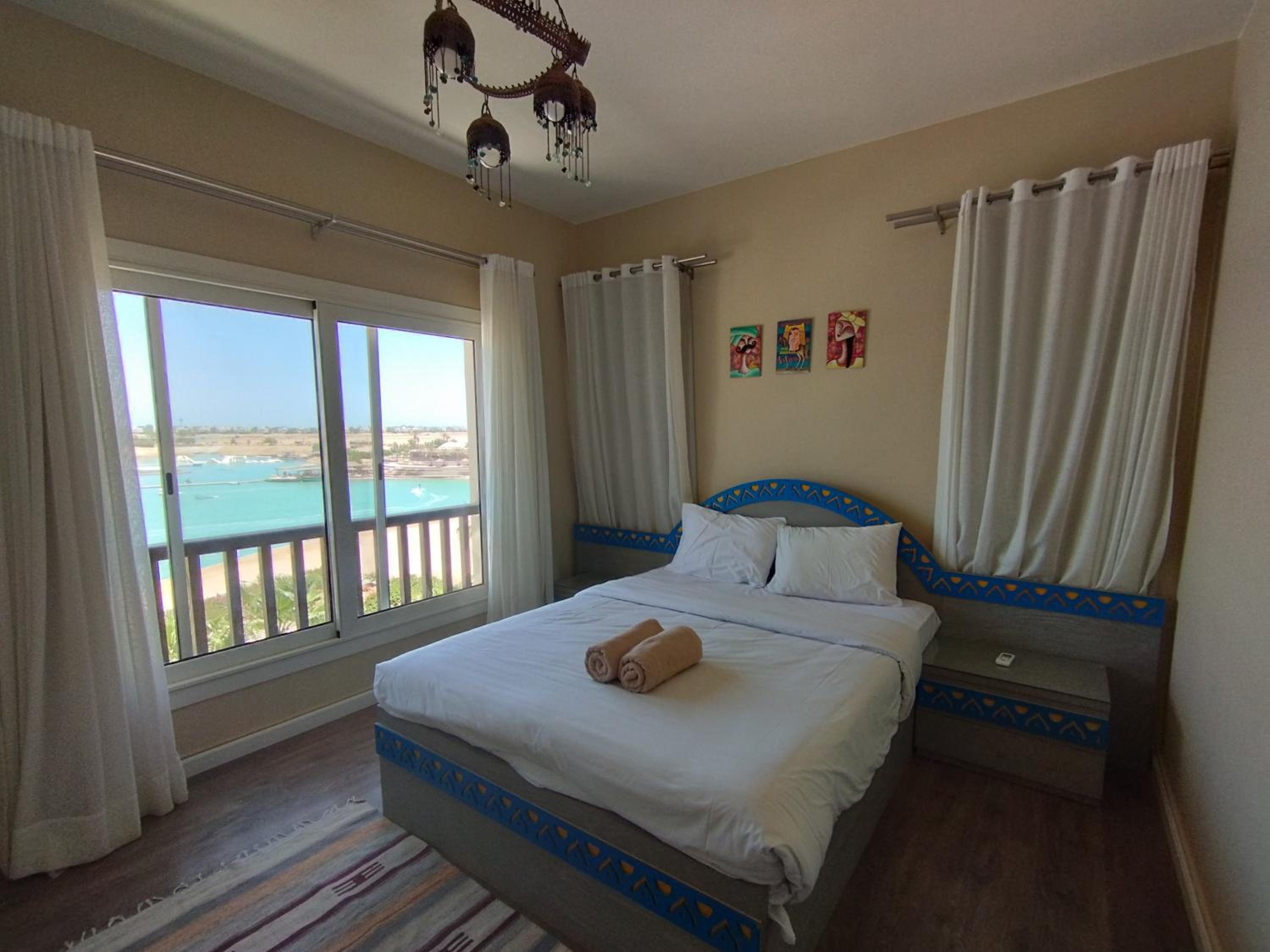 Apartment with Lake View