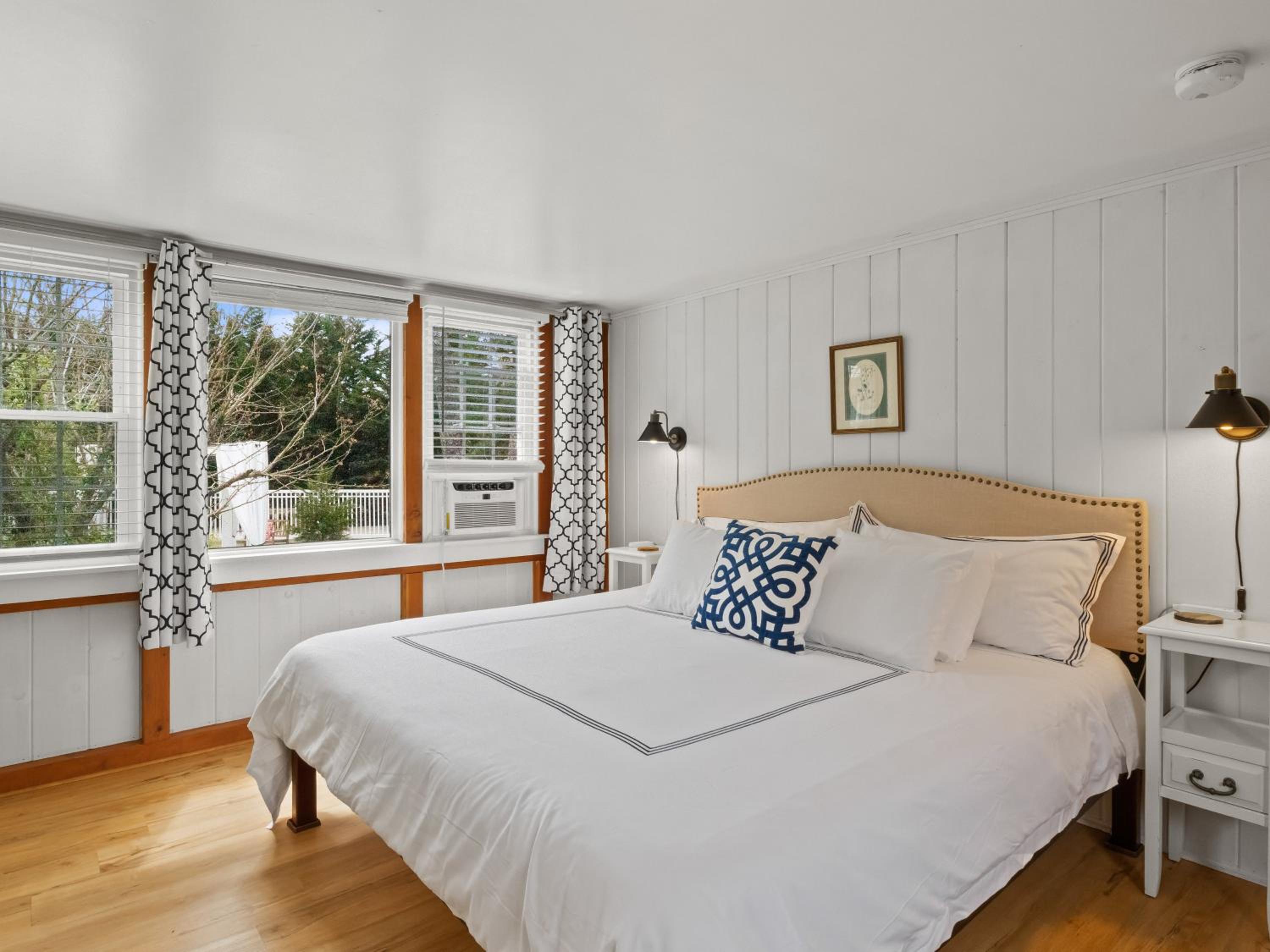 King Studio Suite-Pet Friendly photo 1