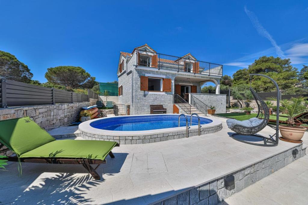 Villa photo 2