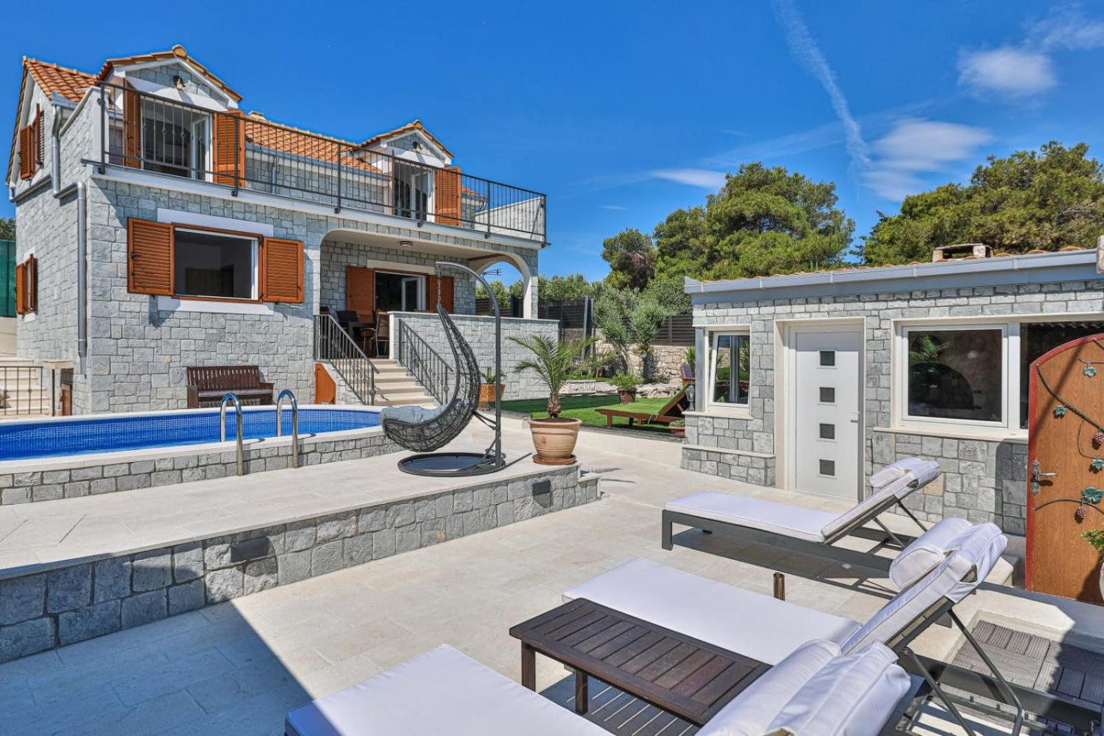 Villa photo 3