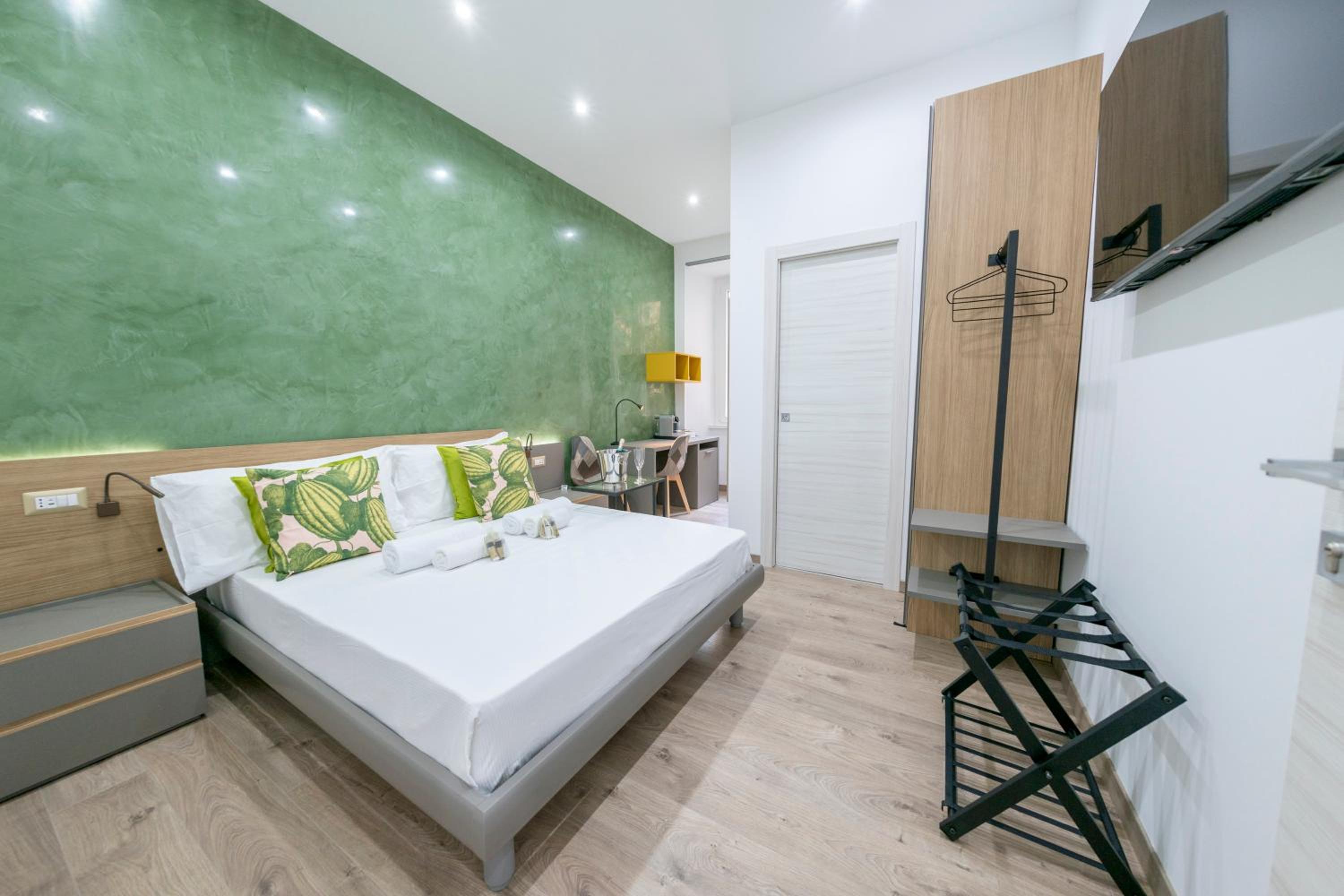Deluxe King Room photo 3