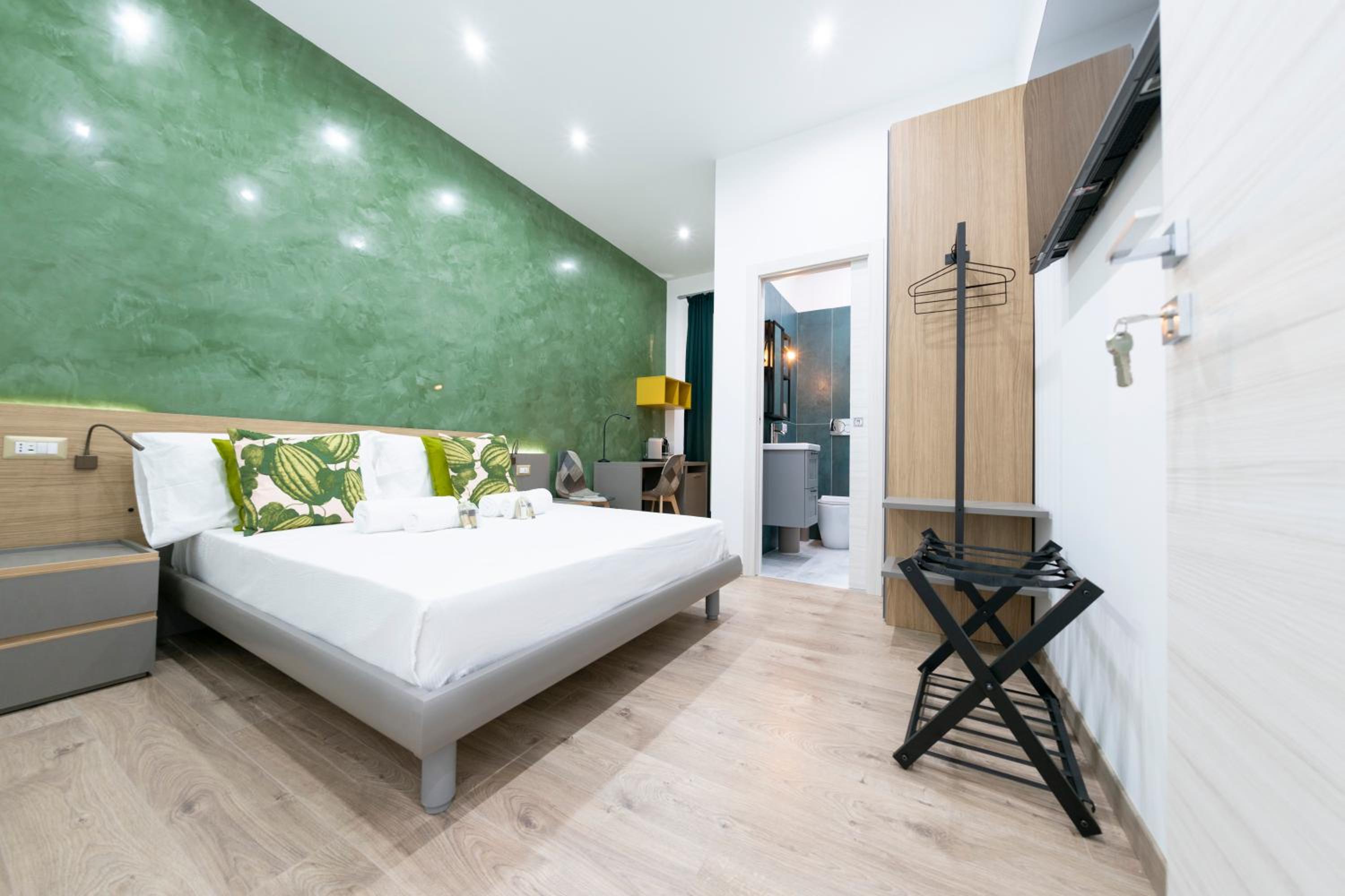 Deluxe King Room photo 1