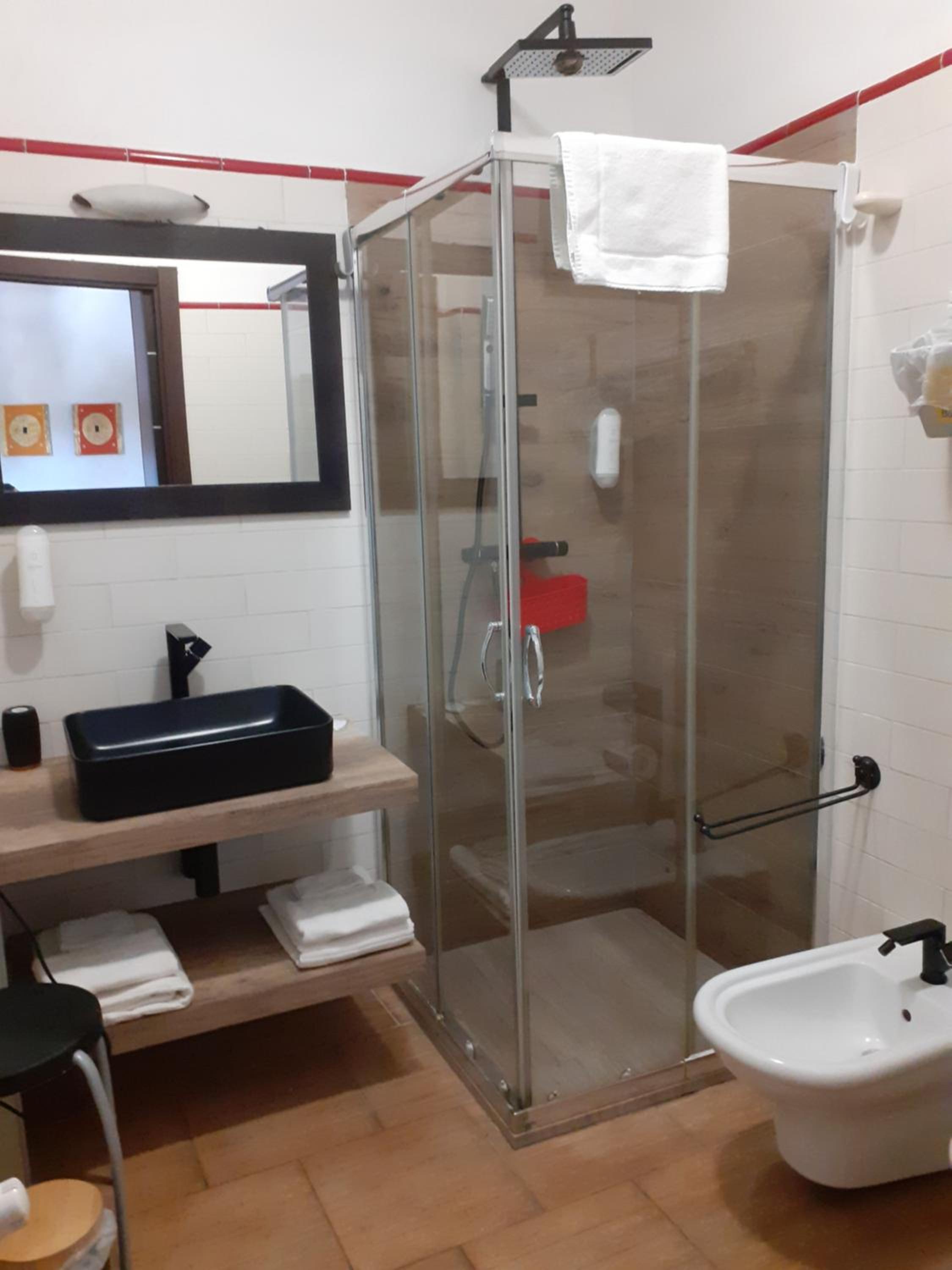Double or Twin Room - Photo 12
