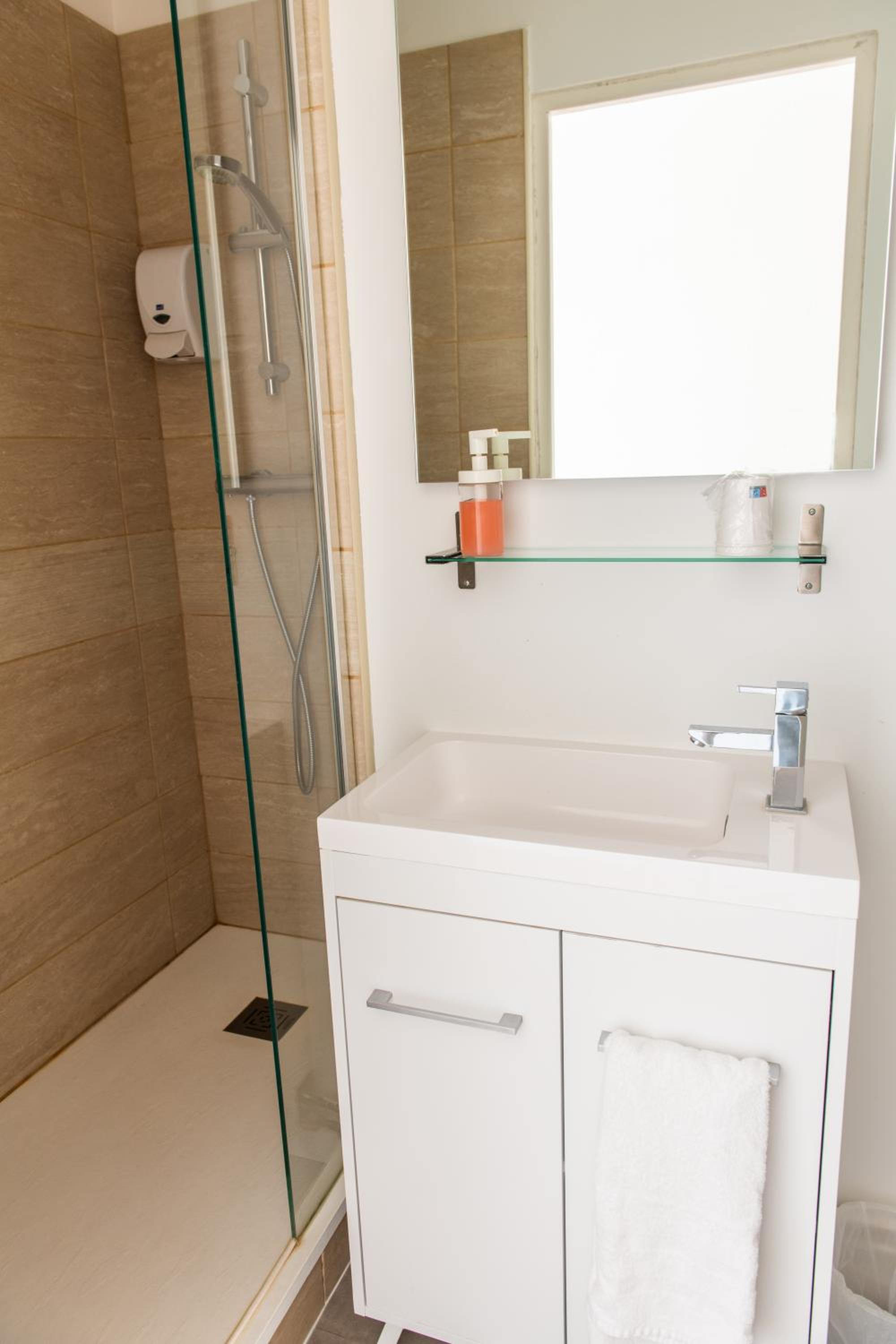 Double Room - Photo 6