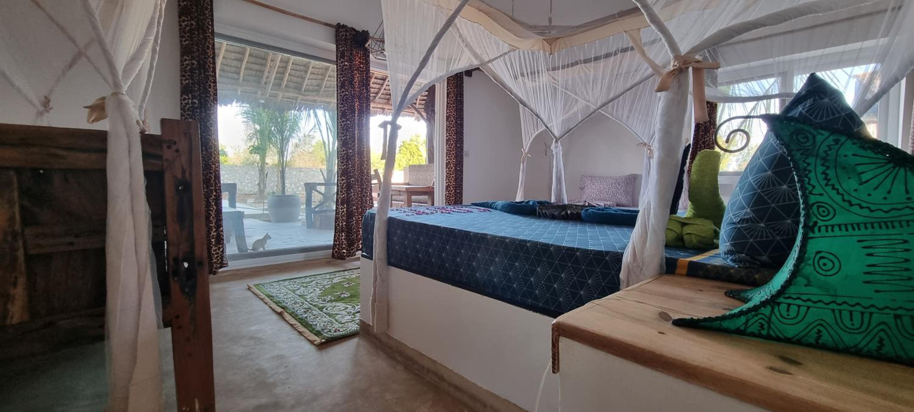 Deluxe Bungalow - Photo 12