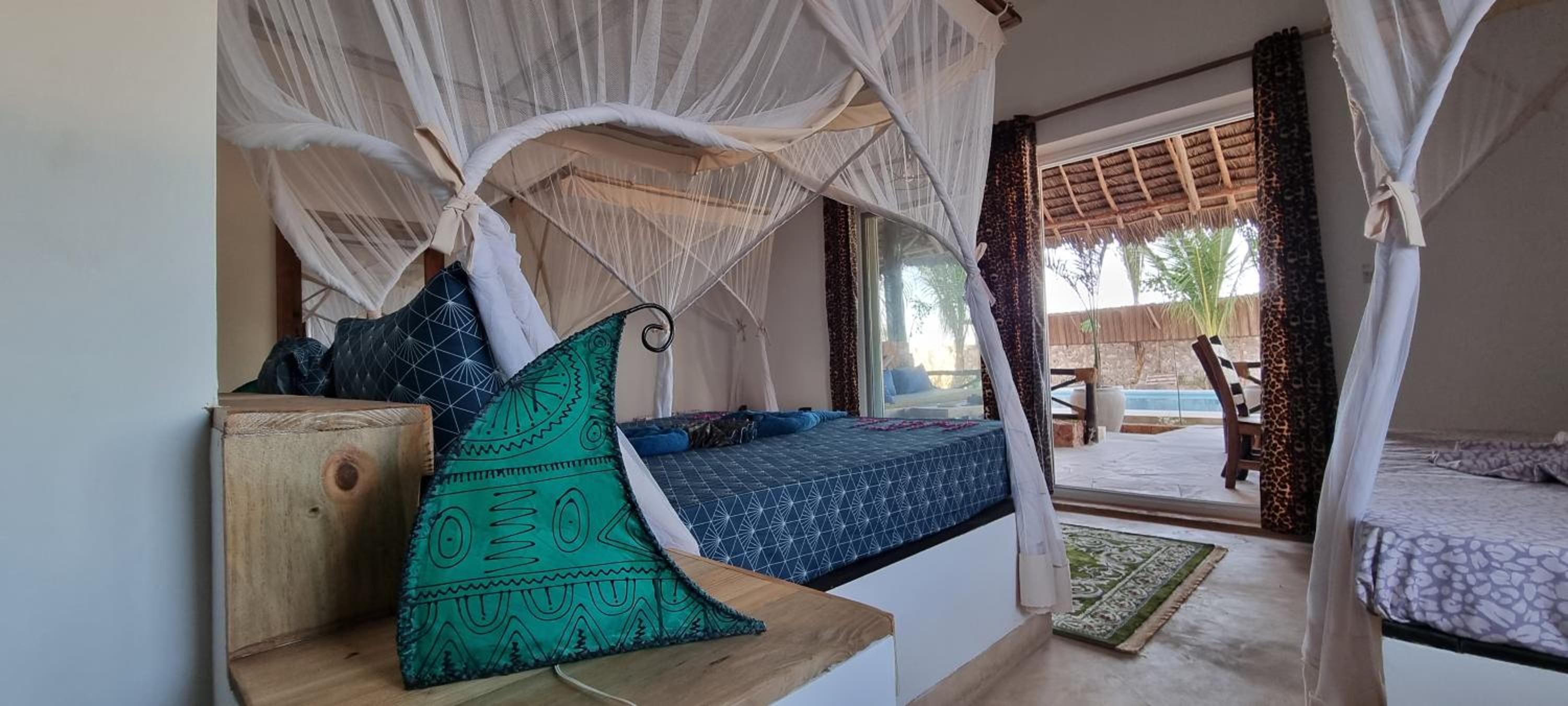 Deluxe Bungalow - Photo 13