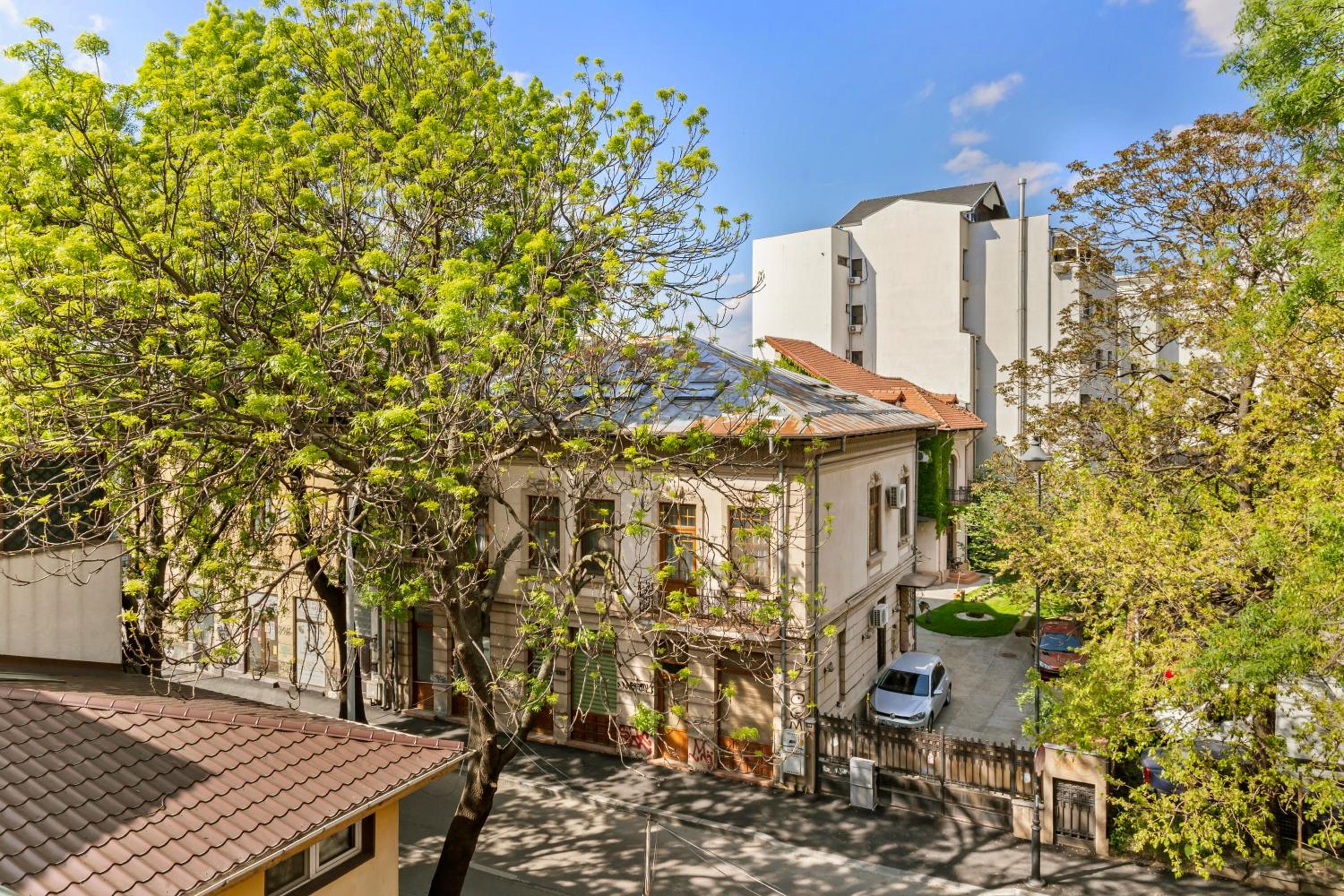 Studio with Balcony - Photo 3