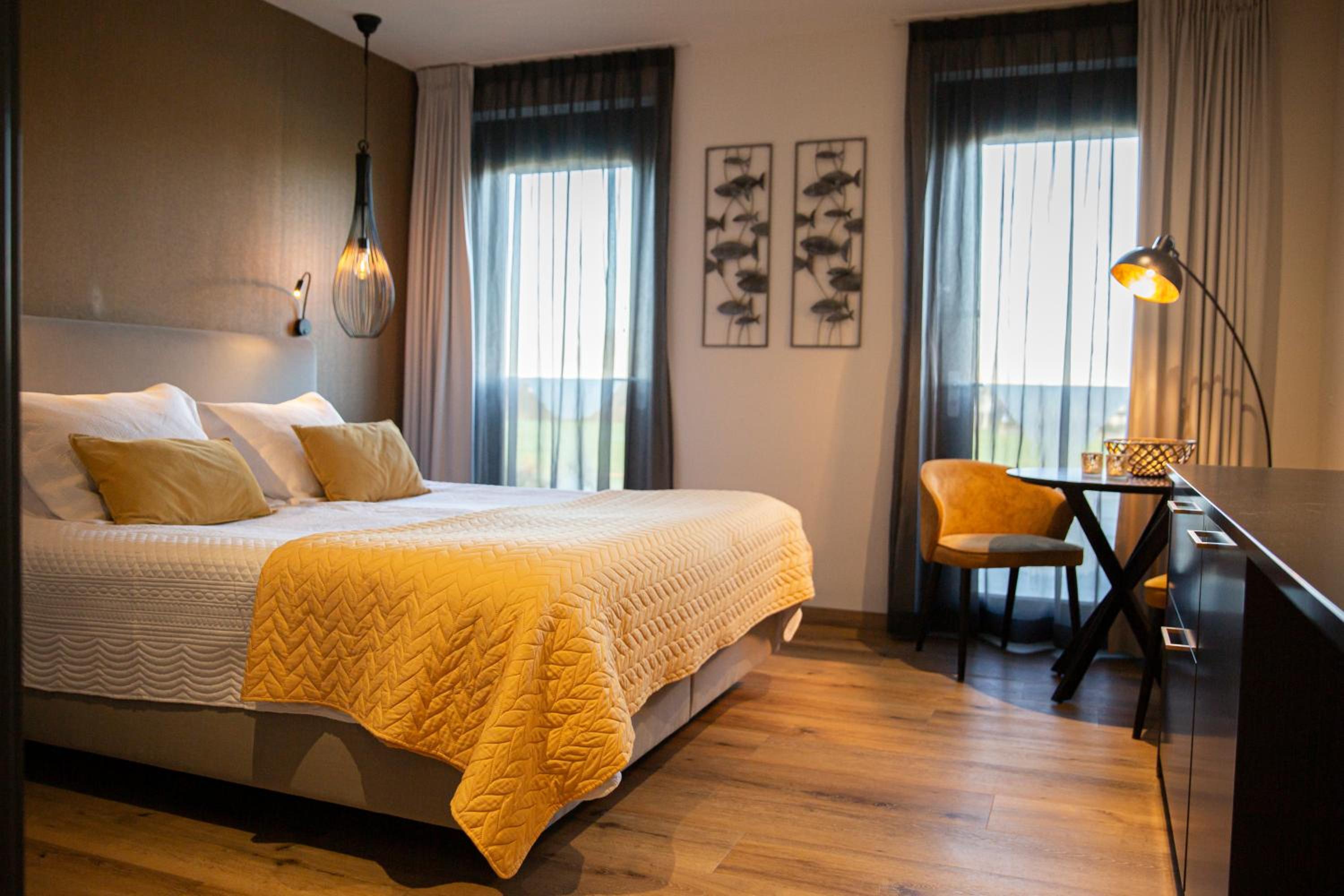 Large Double Room photo 1