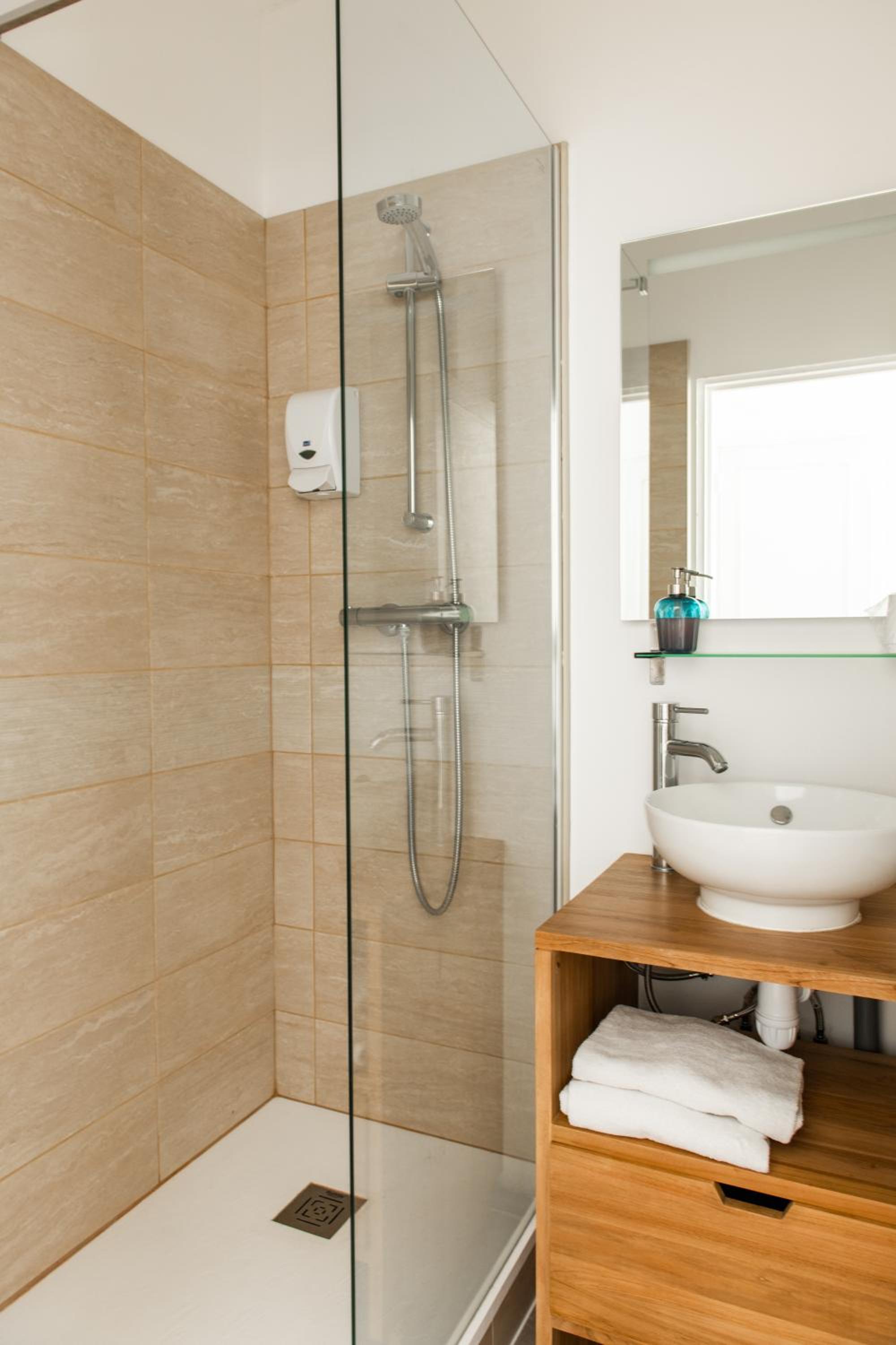 Twin Room - Photo 5