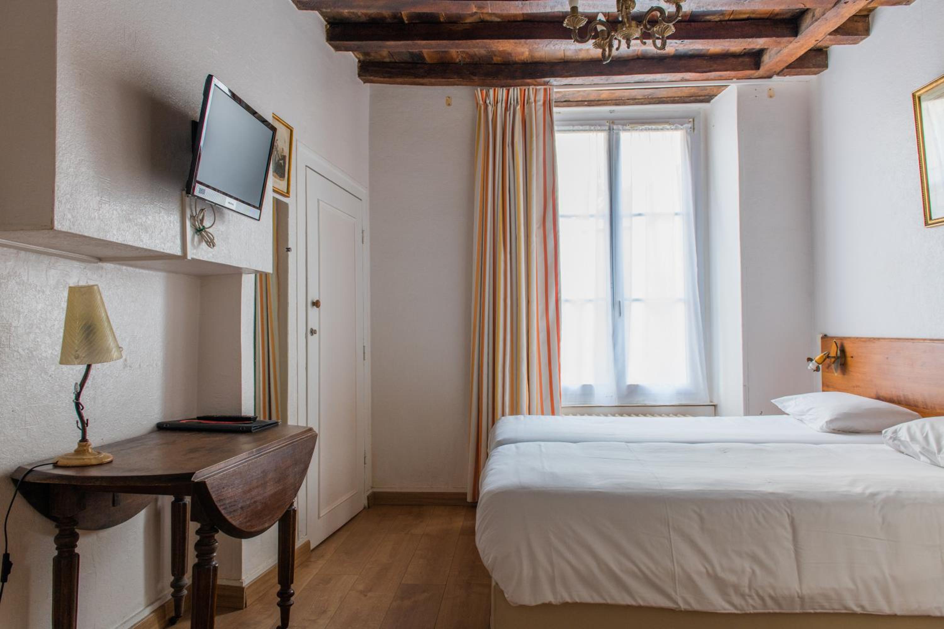 Twin Room - Photo 4