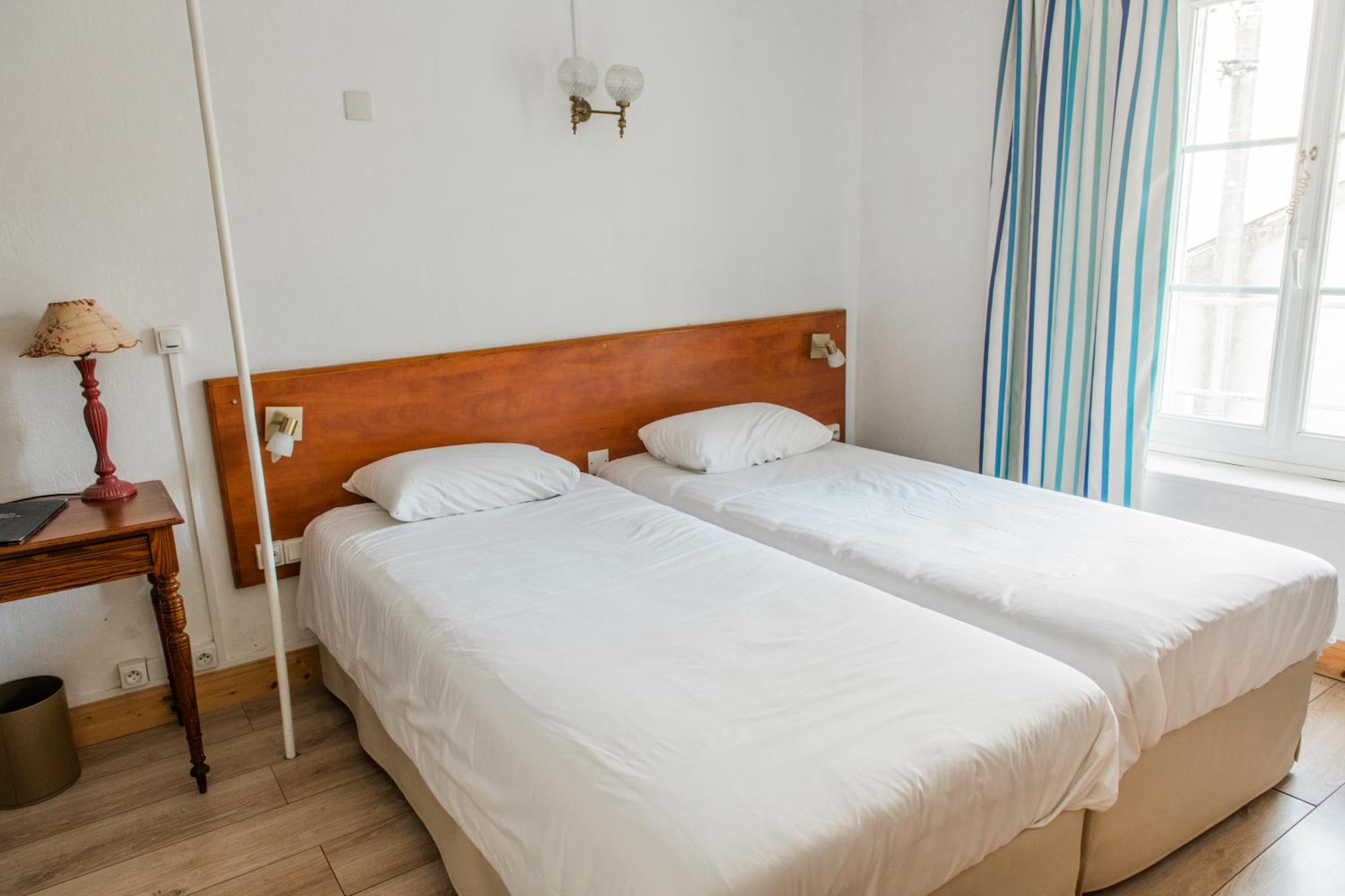 Twin Room - Photo 3