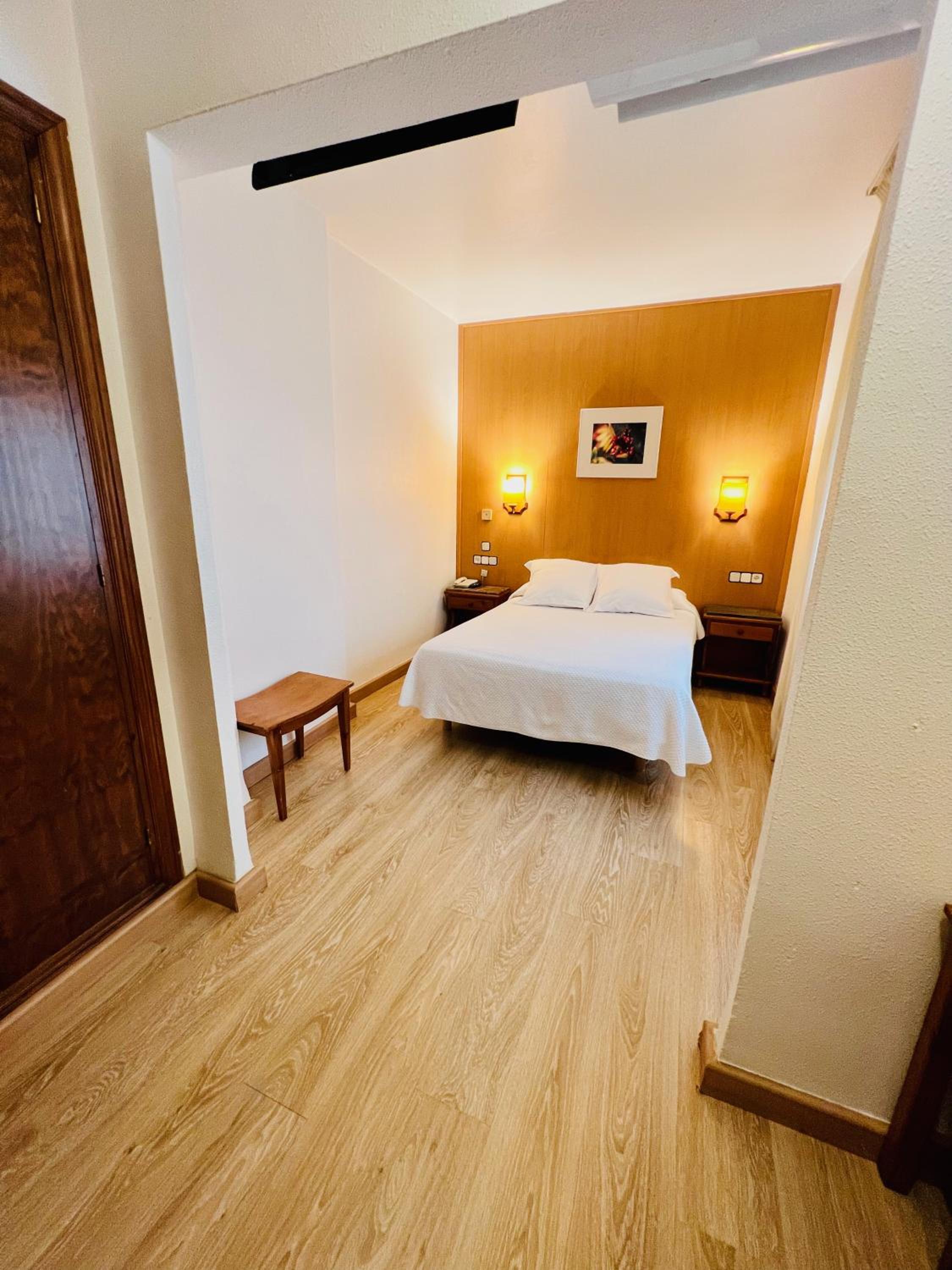 Economy Double Room photo 2