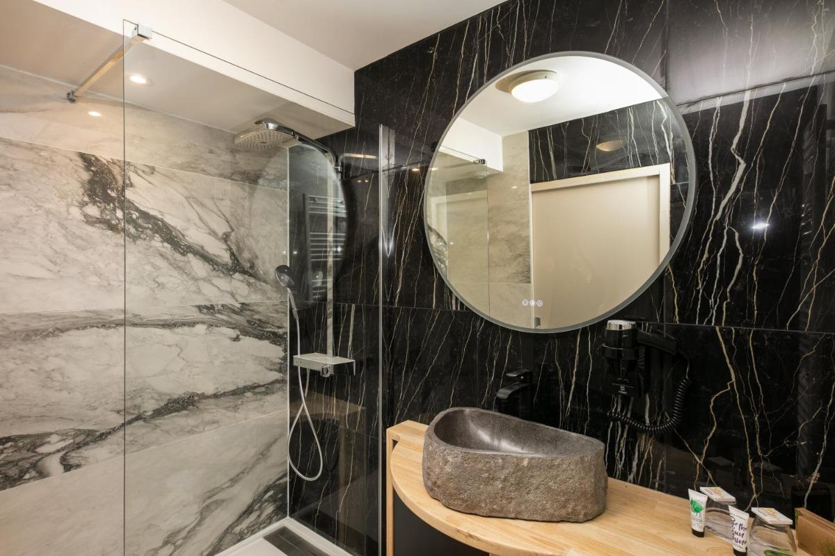 Suite with Sea View - Photo 9
