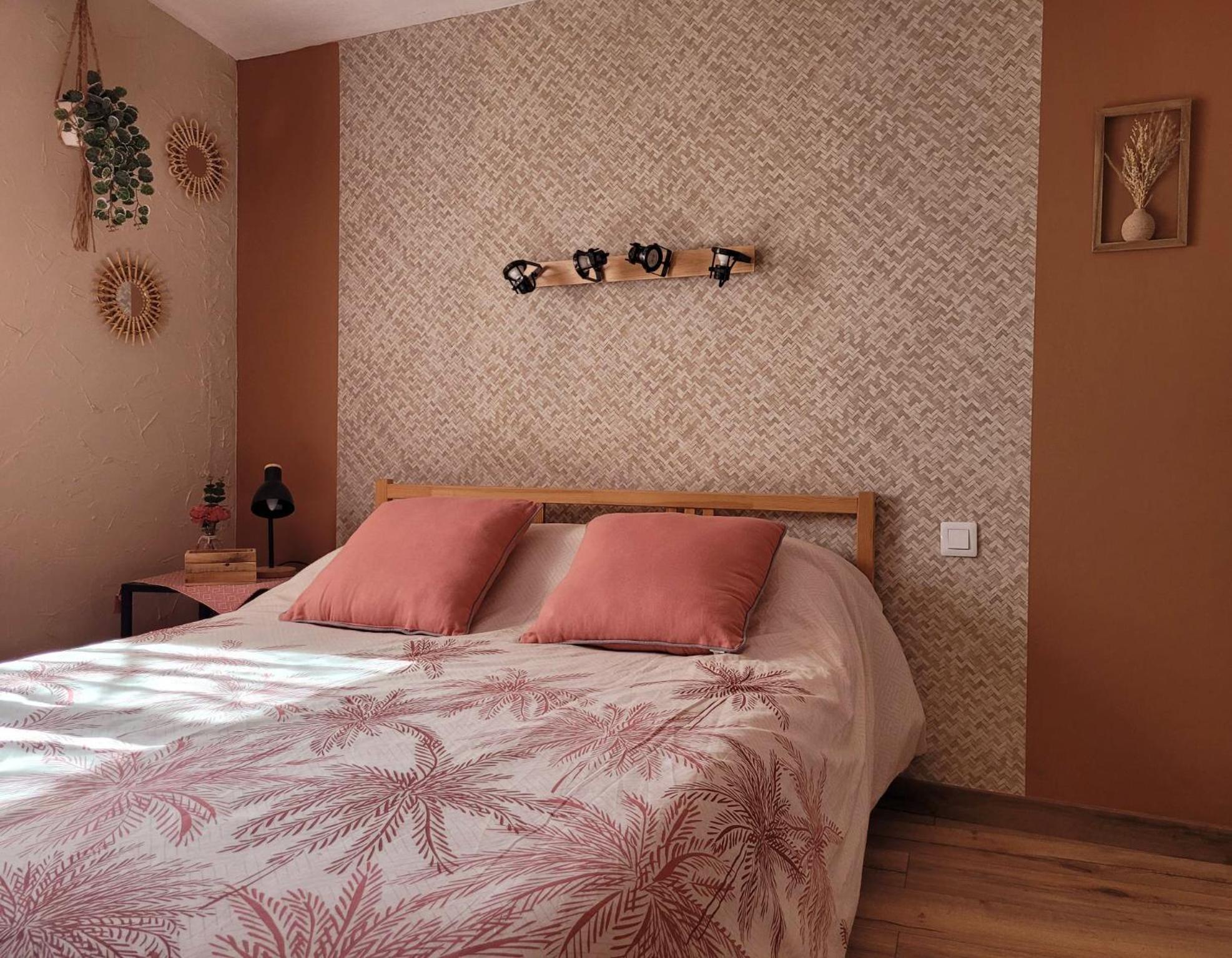 Standard Double Room - Photo 2