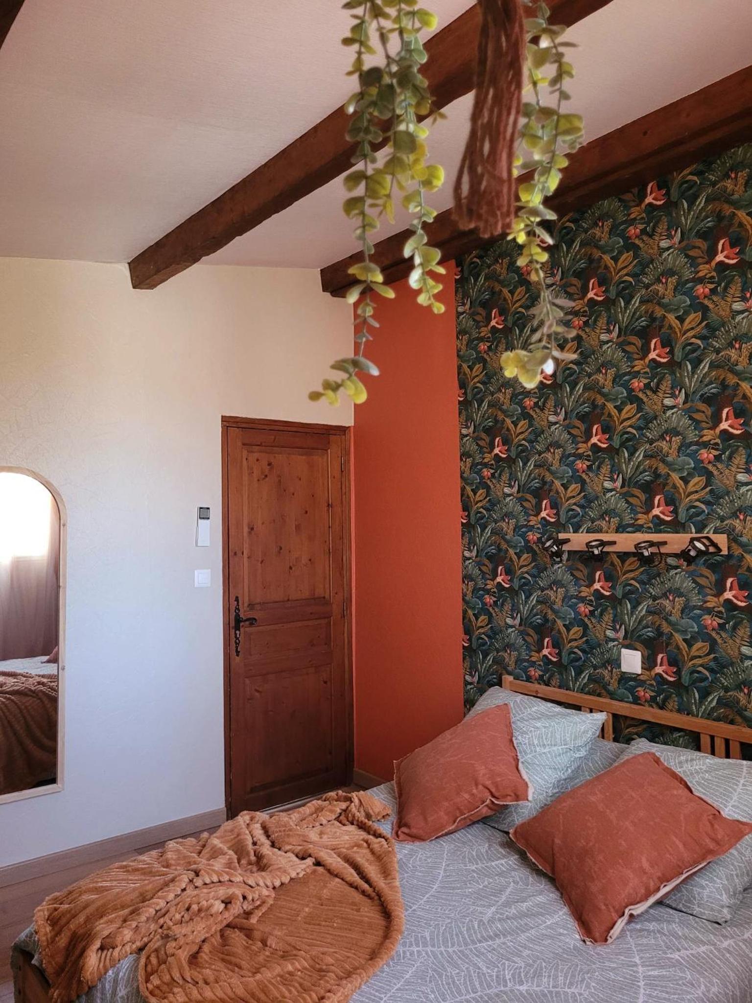Standard Double Room - Photo 7