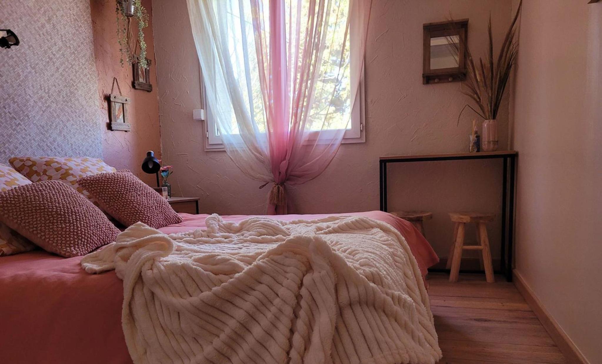 Standard Double Room - Photo 4