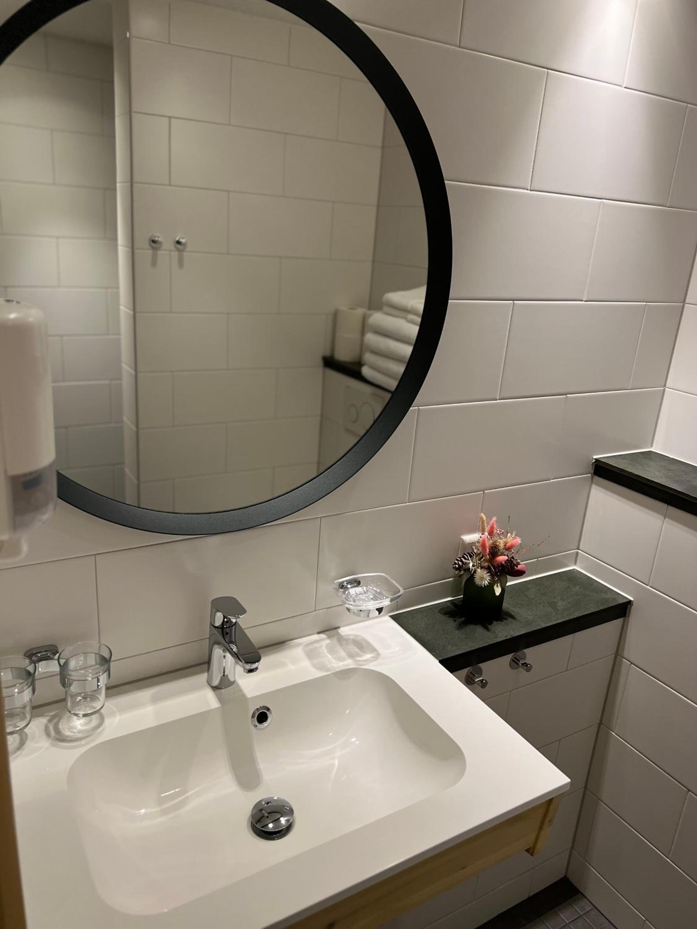 Deluxe Family Suite - Photo 28