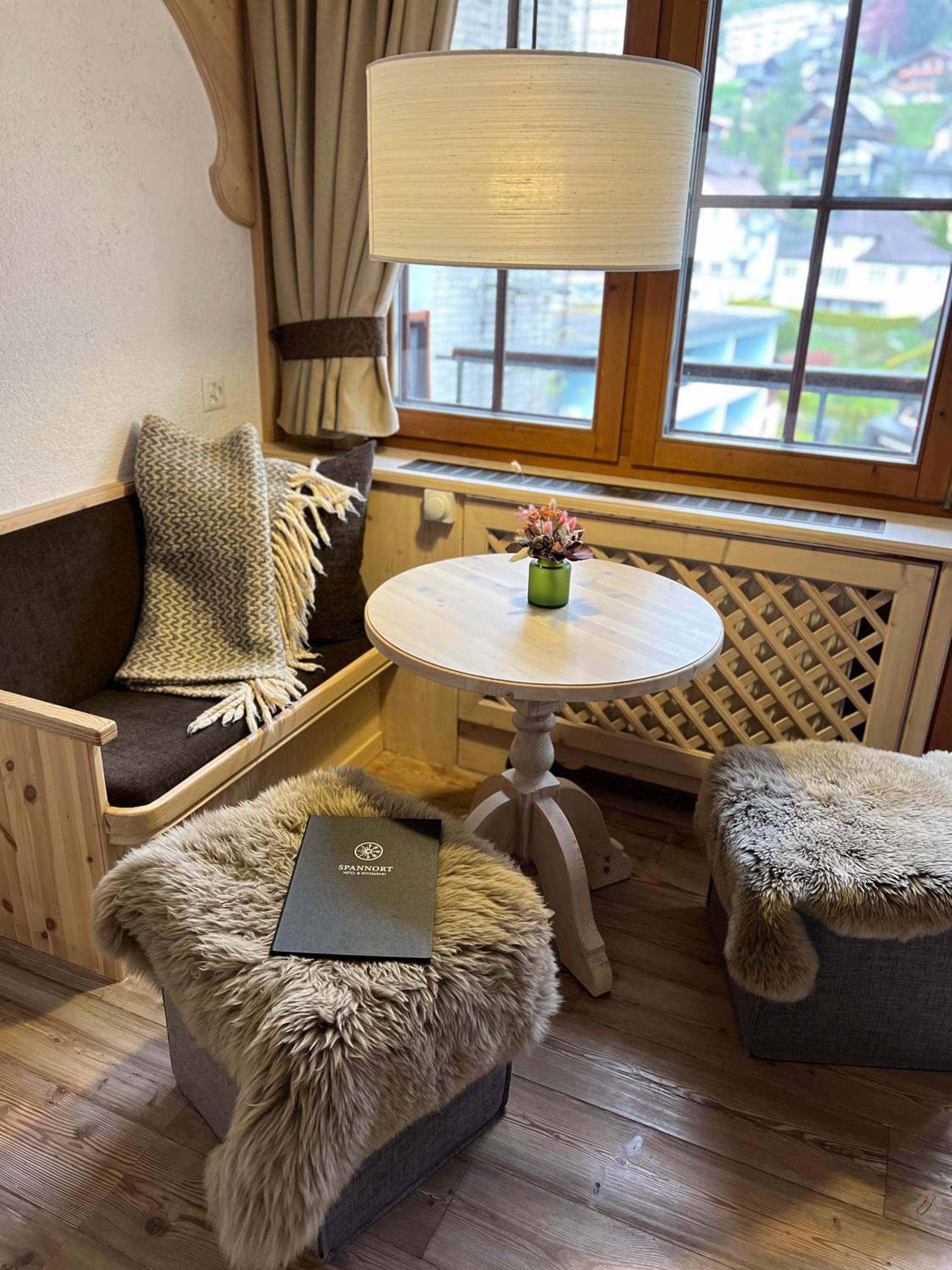 Deluxe Family Suite - Photo 12