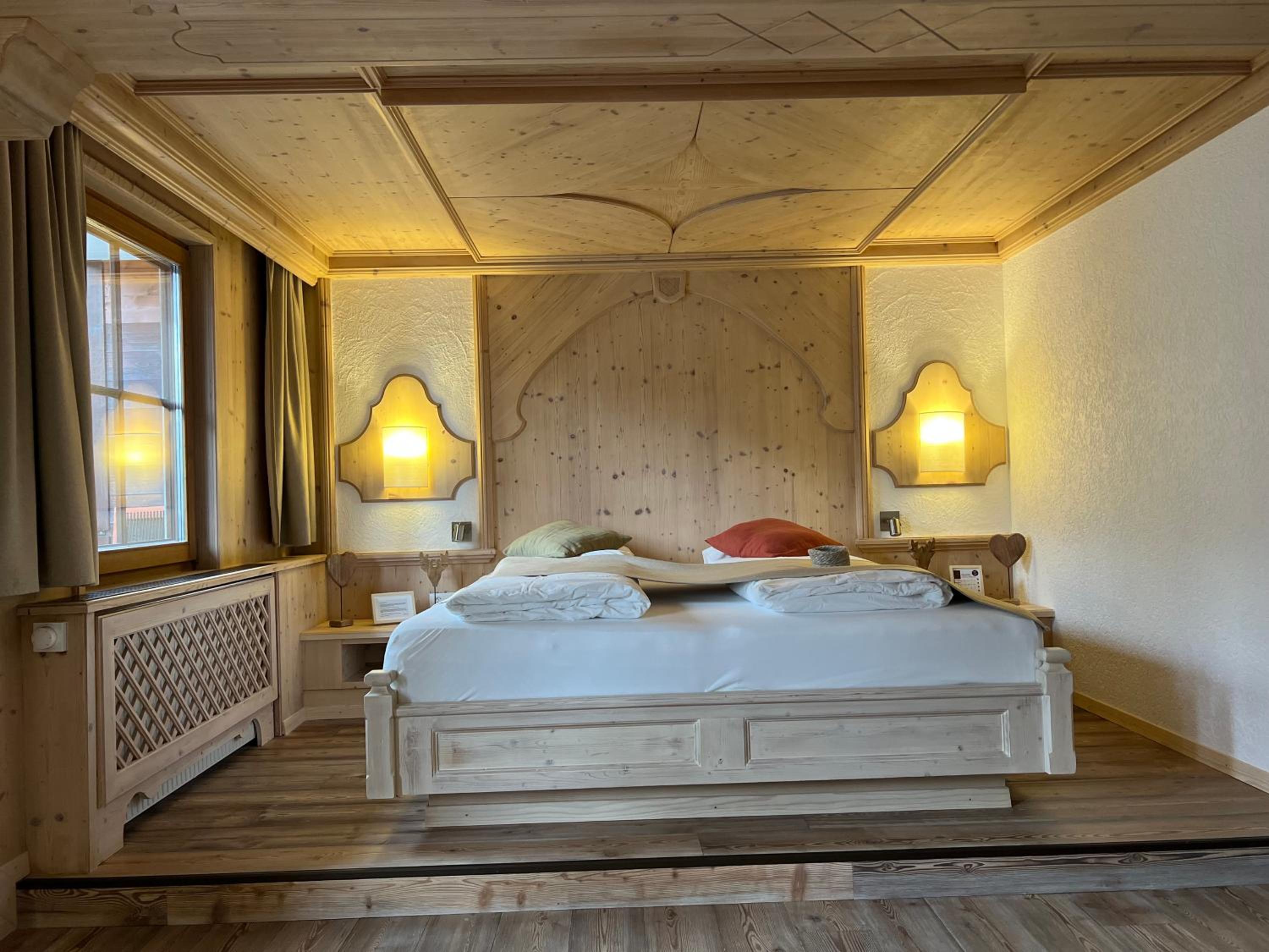 Deluxe Family Suite - Photo 18