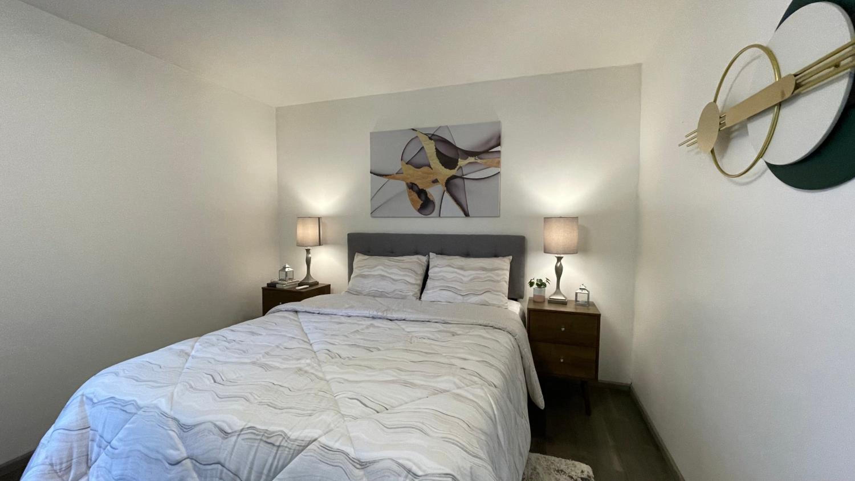 Five-Bedroom House photo 2