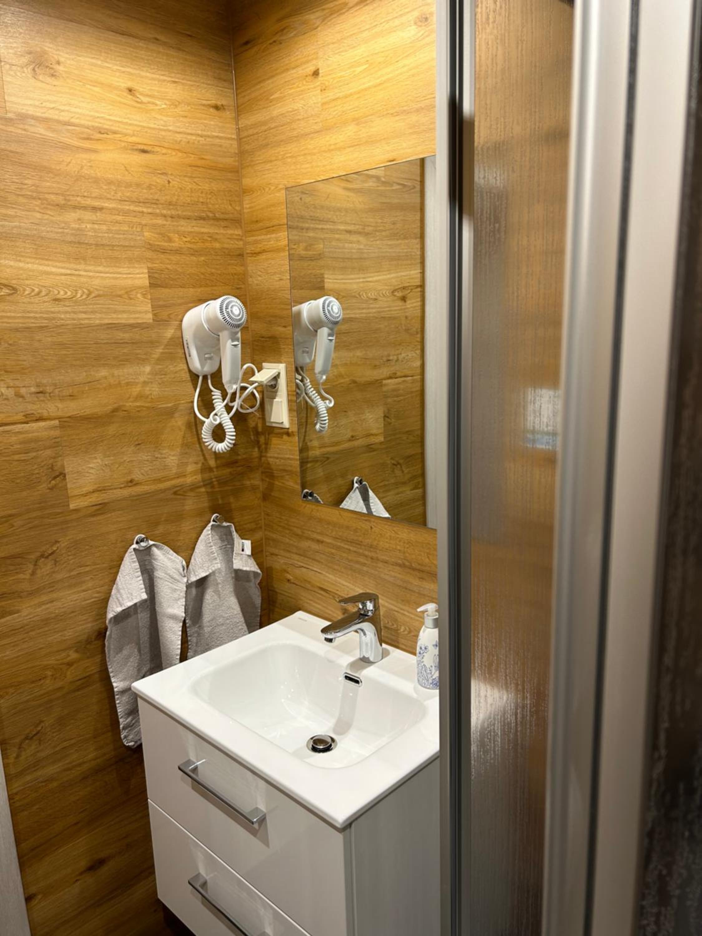 Twin Room with Shared Bathroom photo 2