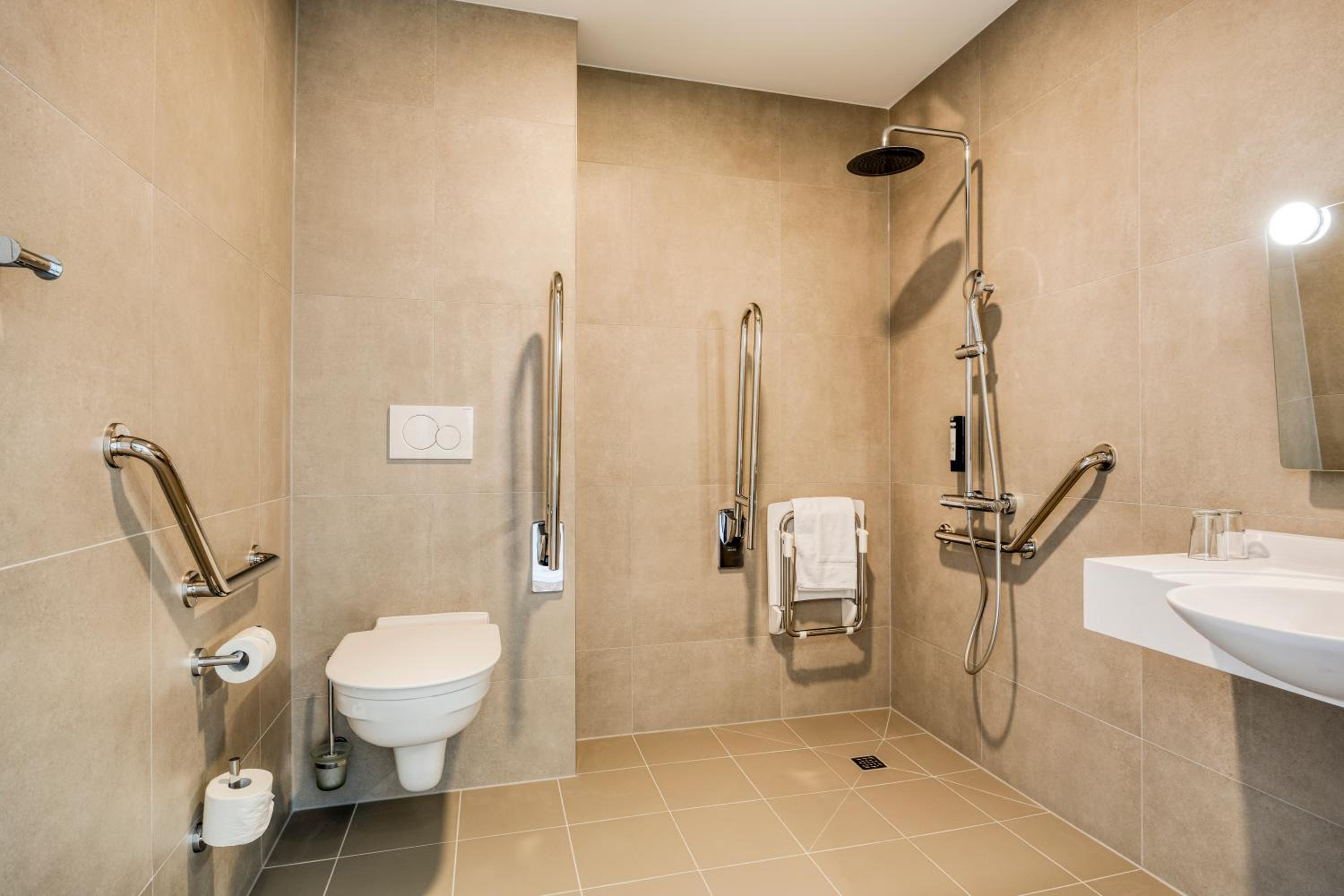 Double Room - Disability Access photo 2