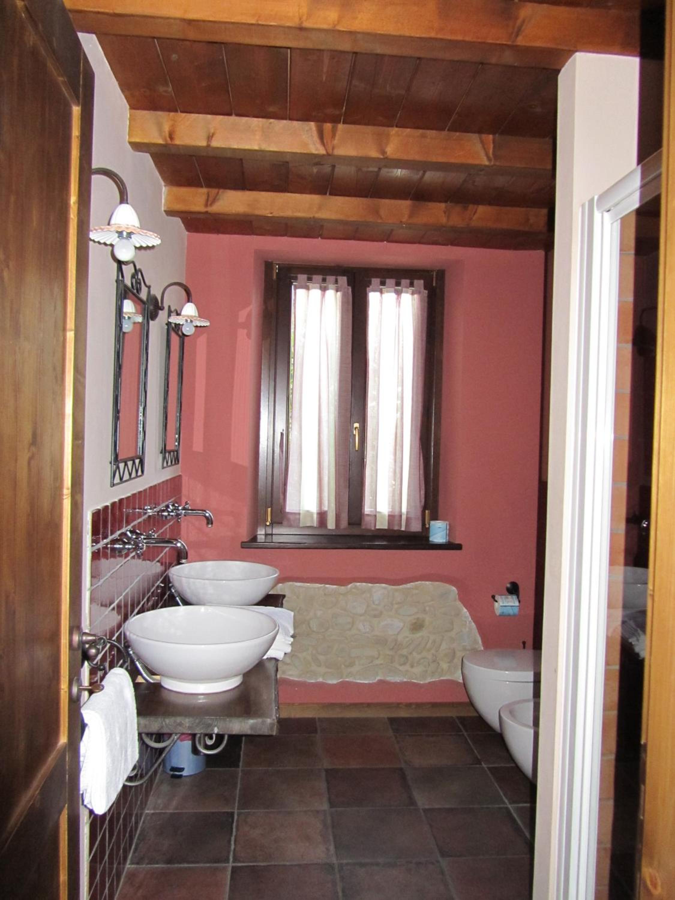 Two-Bedroom Apartment - Split Level photo 2