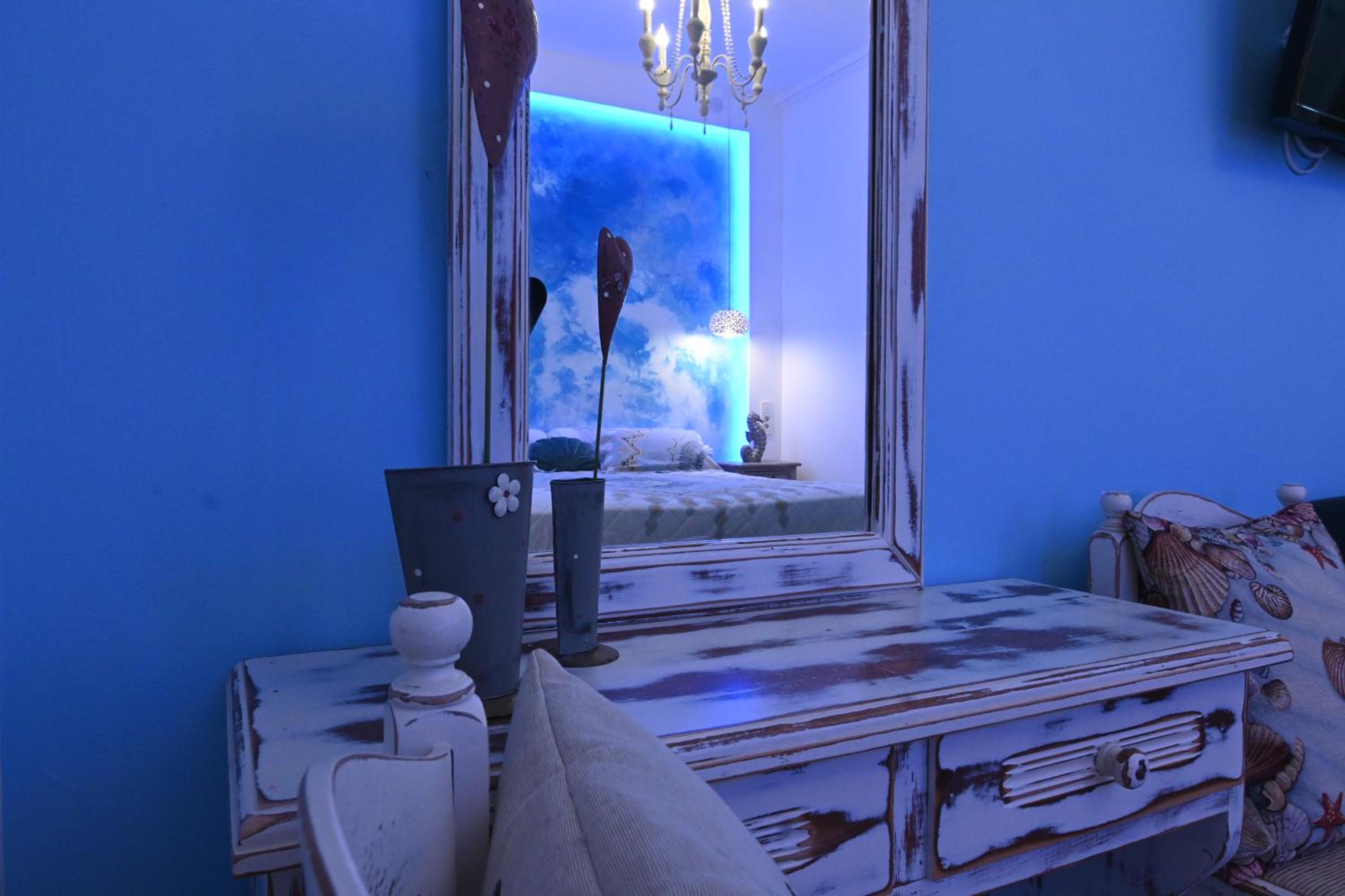 Double or Twin Room with Partial Sea View photo 3