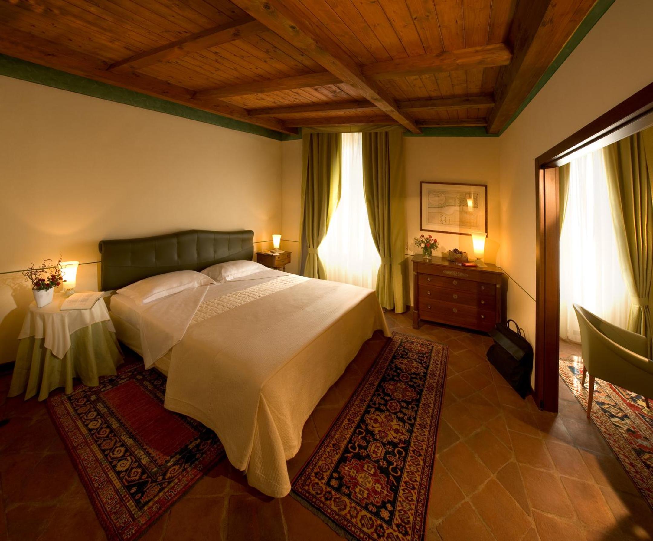 Suite - Photo 3