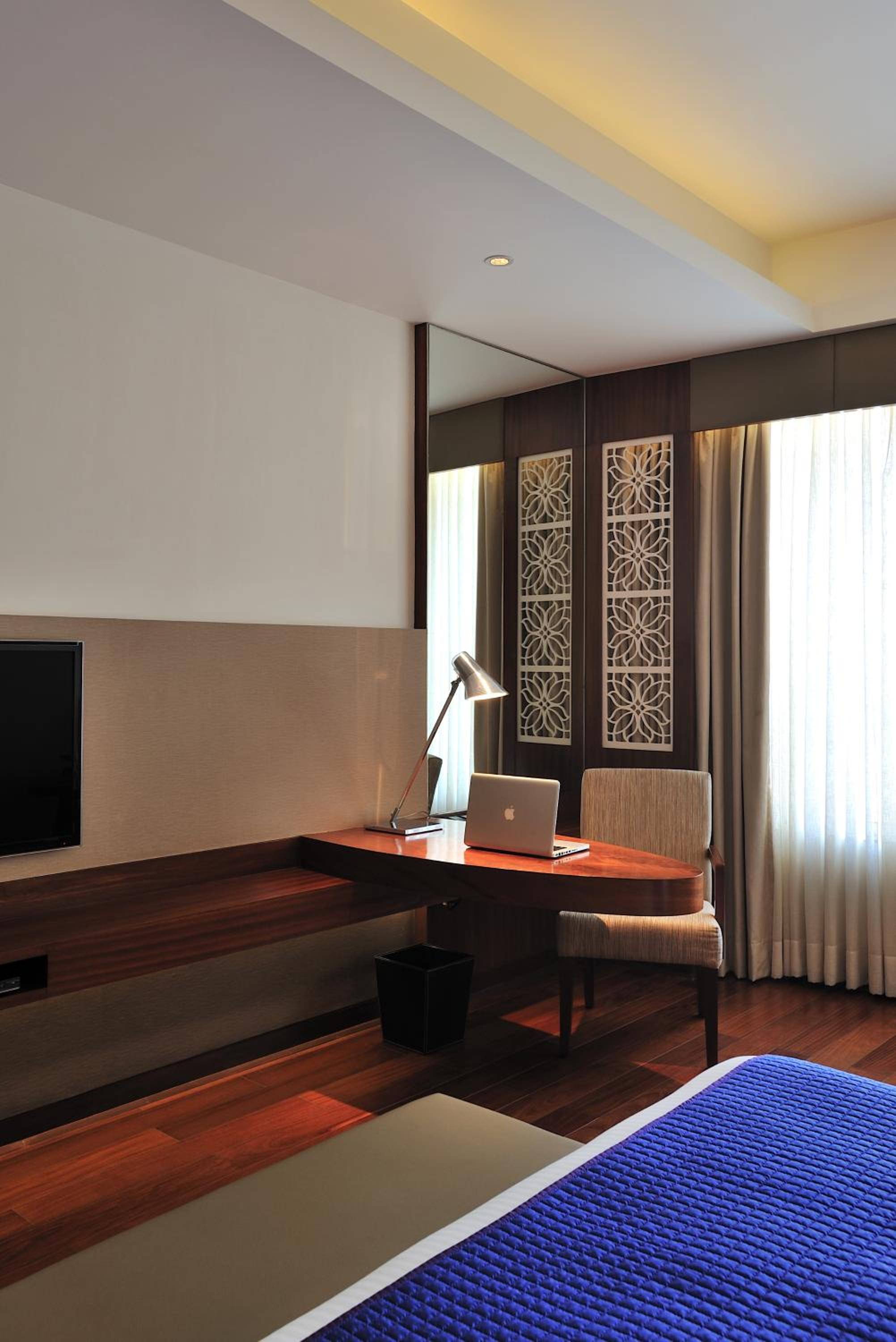 Standard King Room with omplimentary Welcome Drink & Chef's Amenities on Arrival photo 3