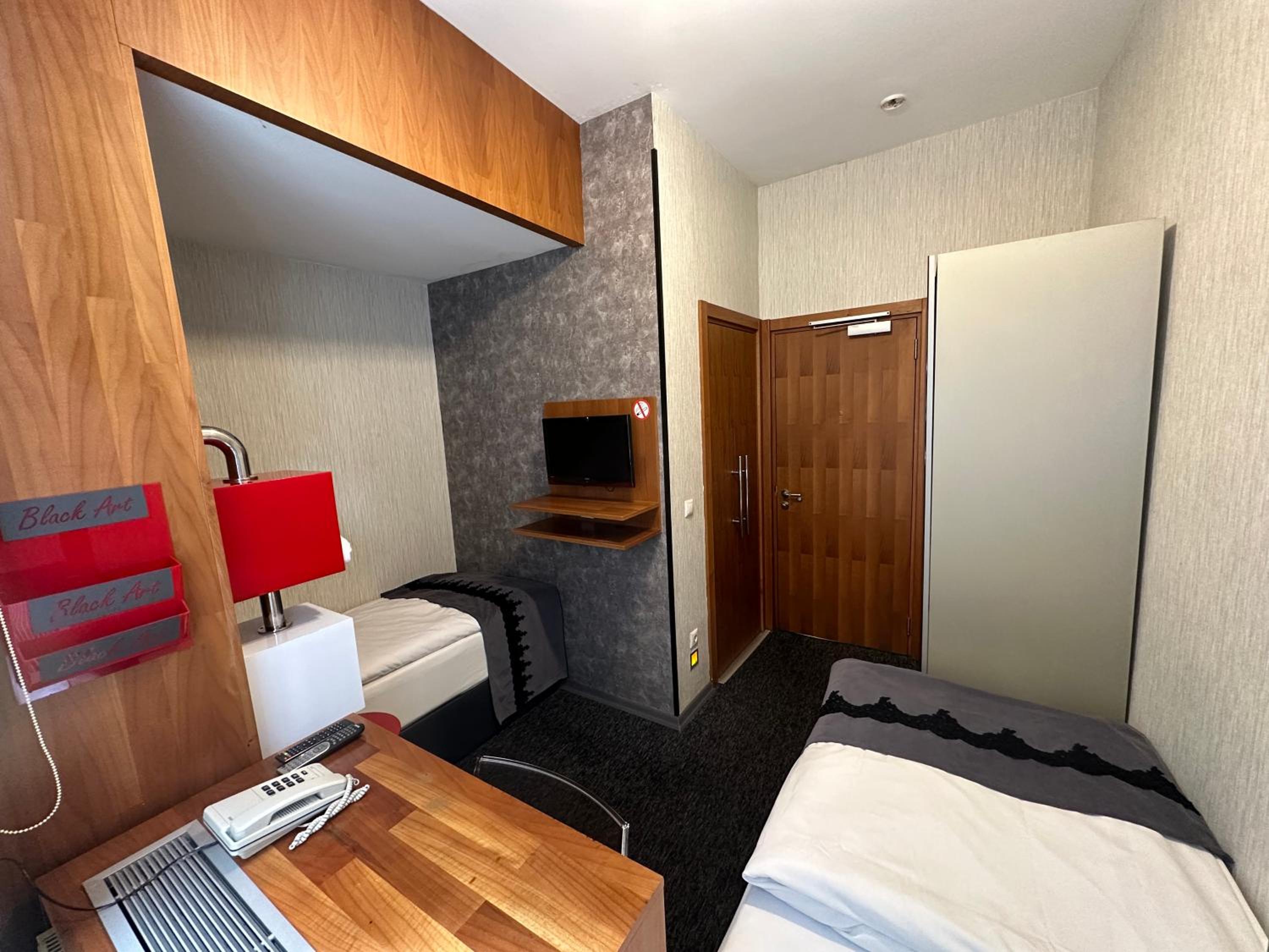 Standard Twin Room photo 3