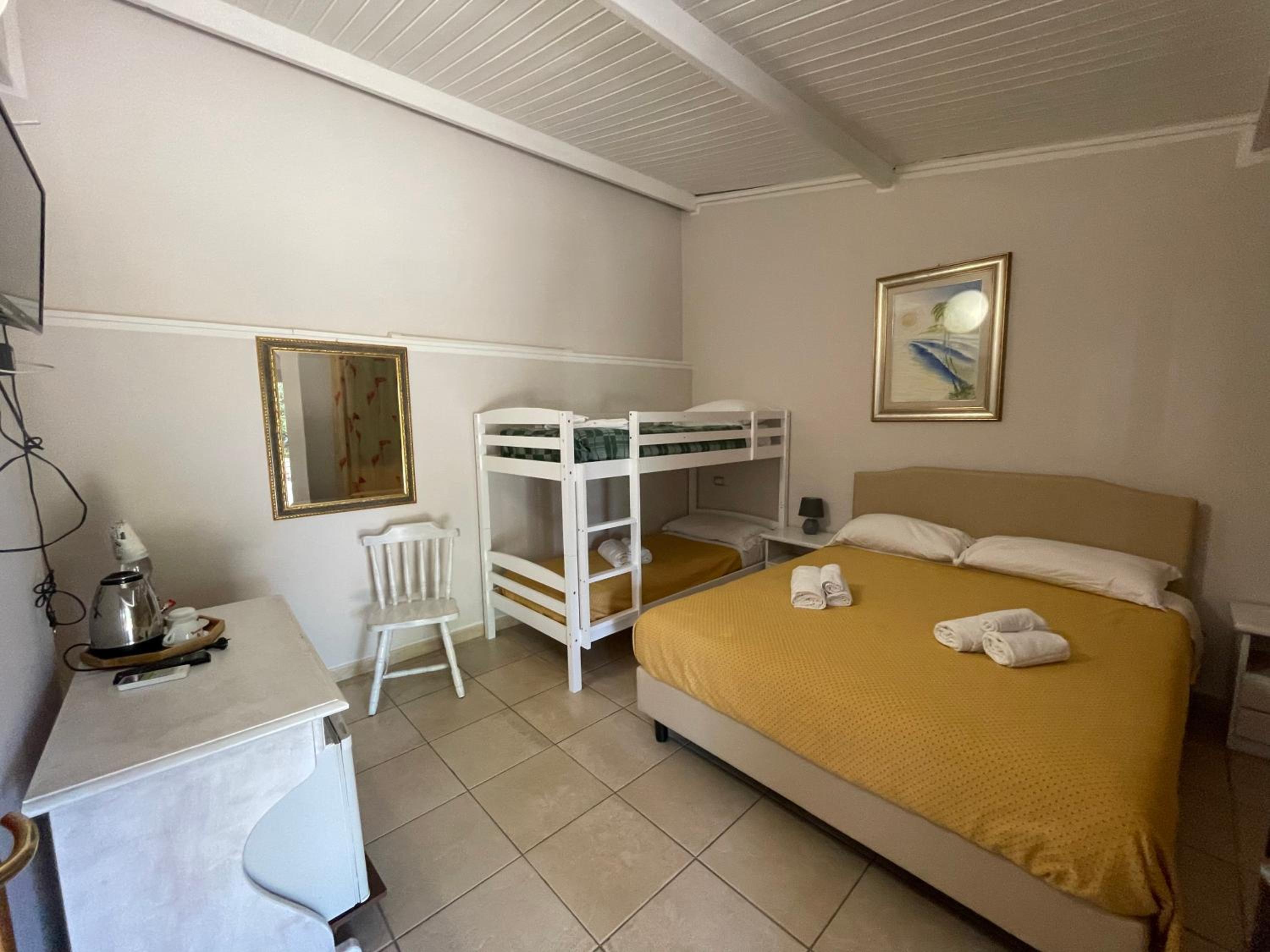 Large Twin Room photo 1