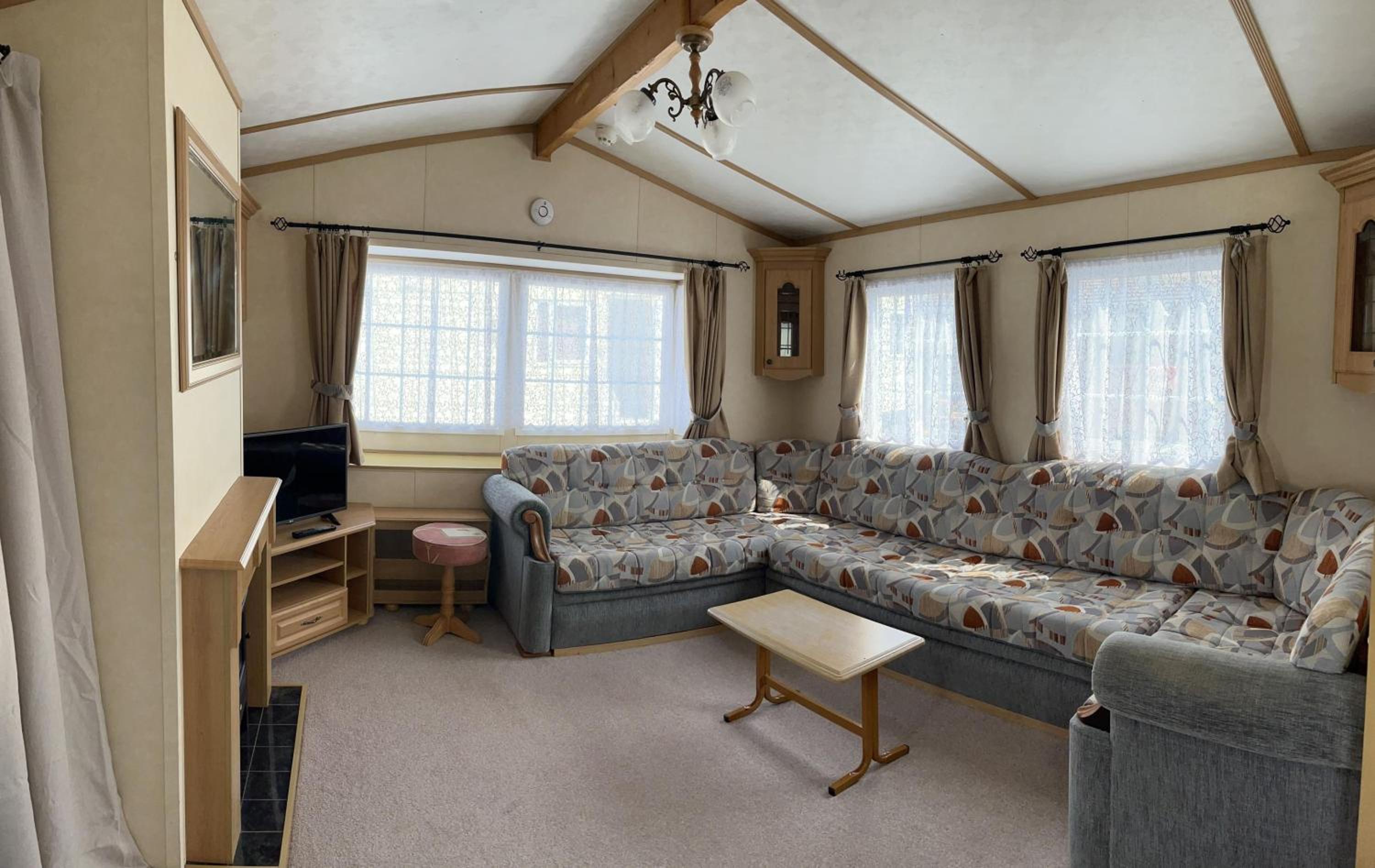 Caravan 8 photo 1
