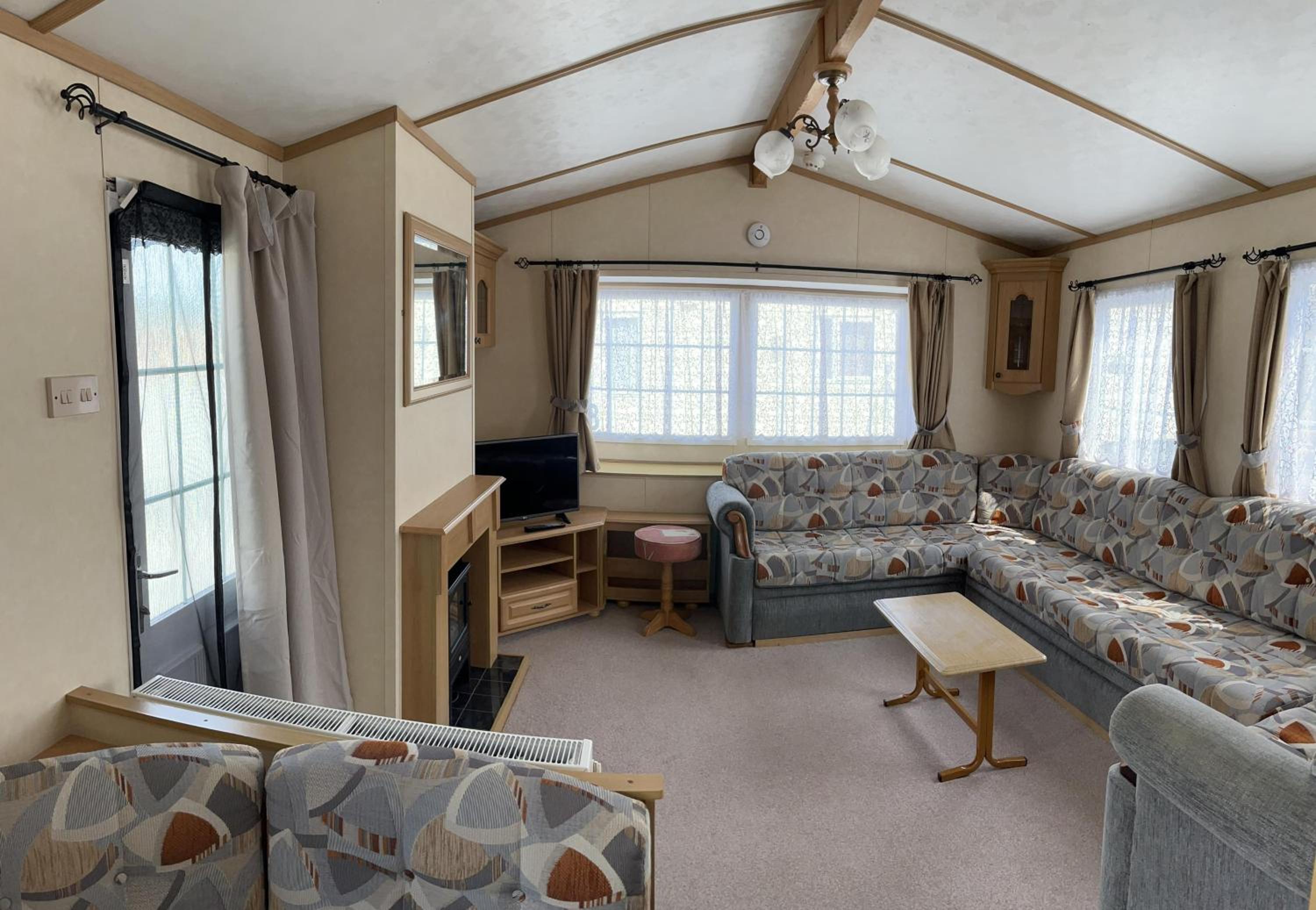 Caravan 8 photo 3