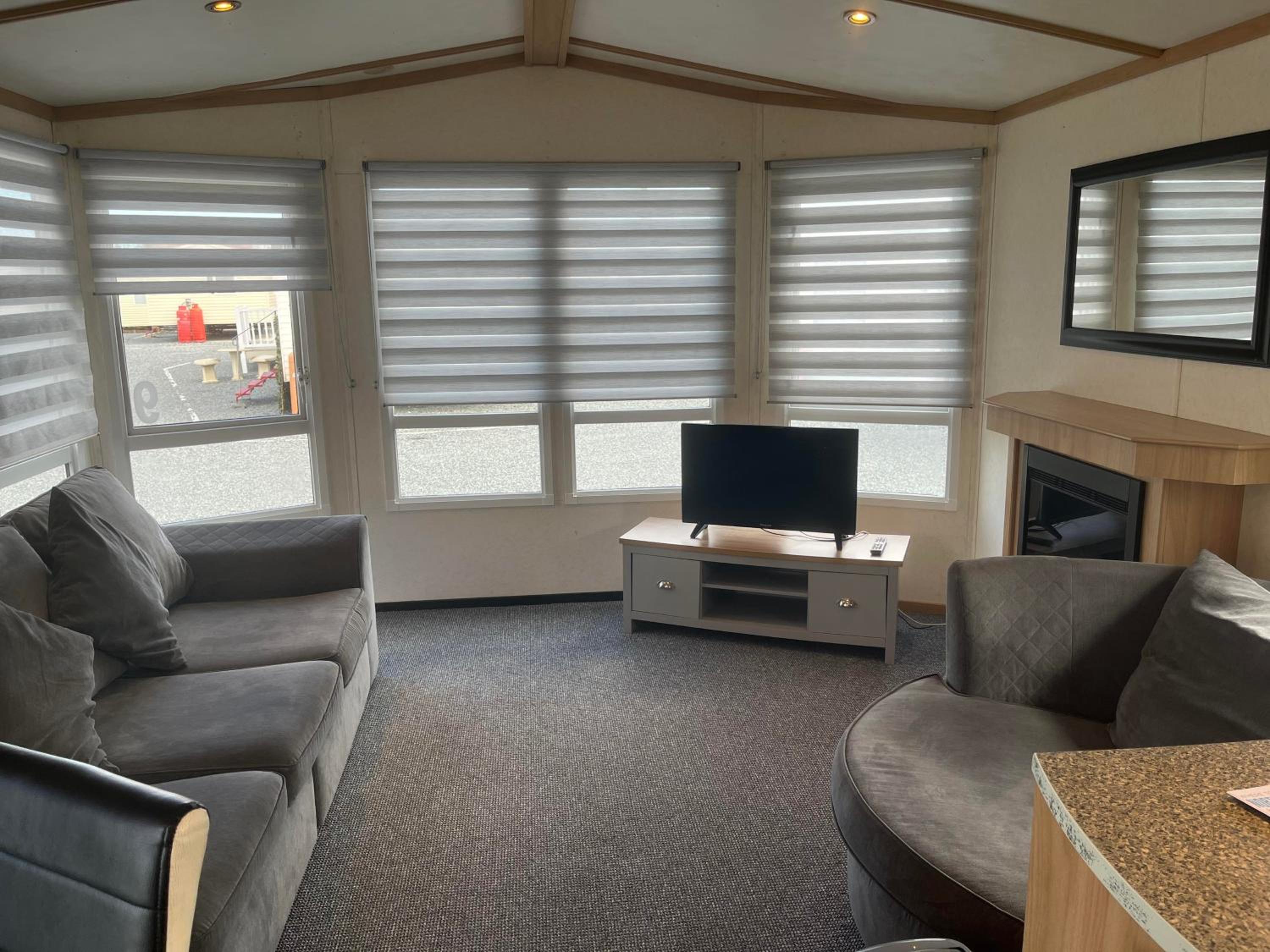 Caravan 9 photo 1