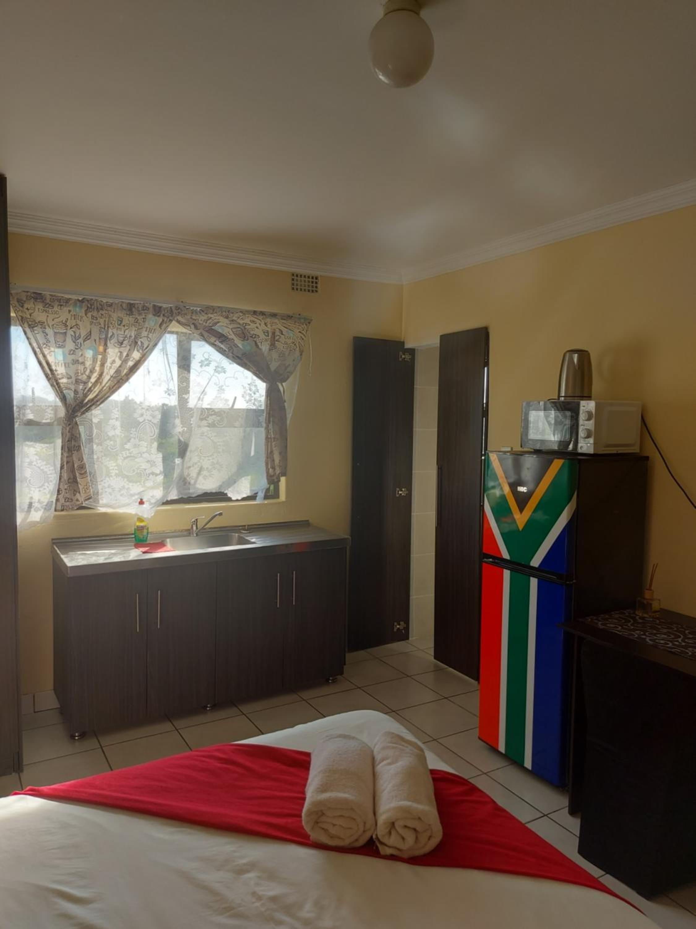 Classic Twin Room - Photo 11