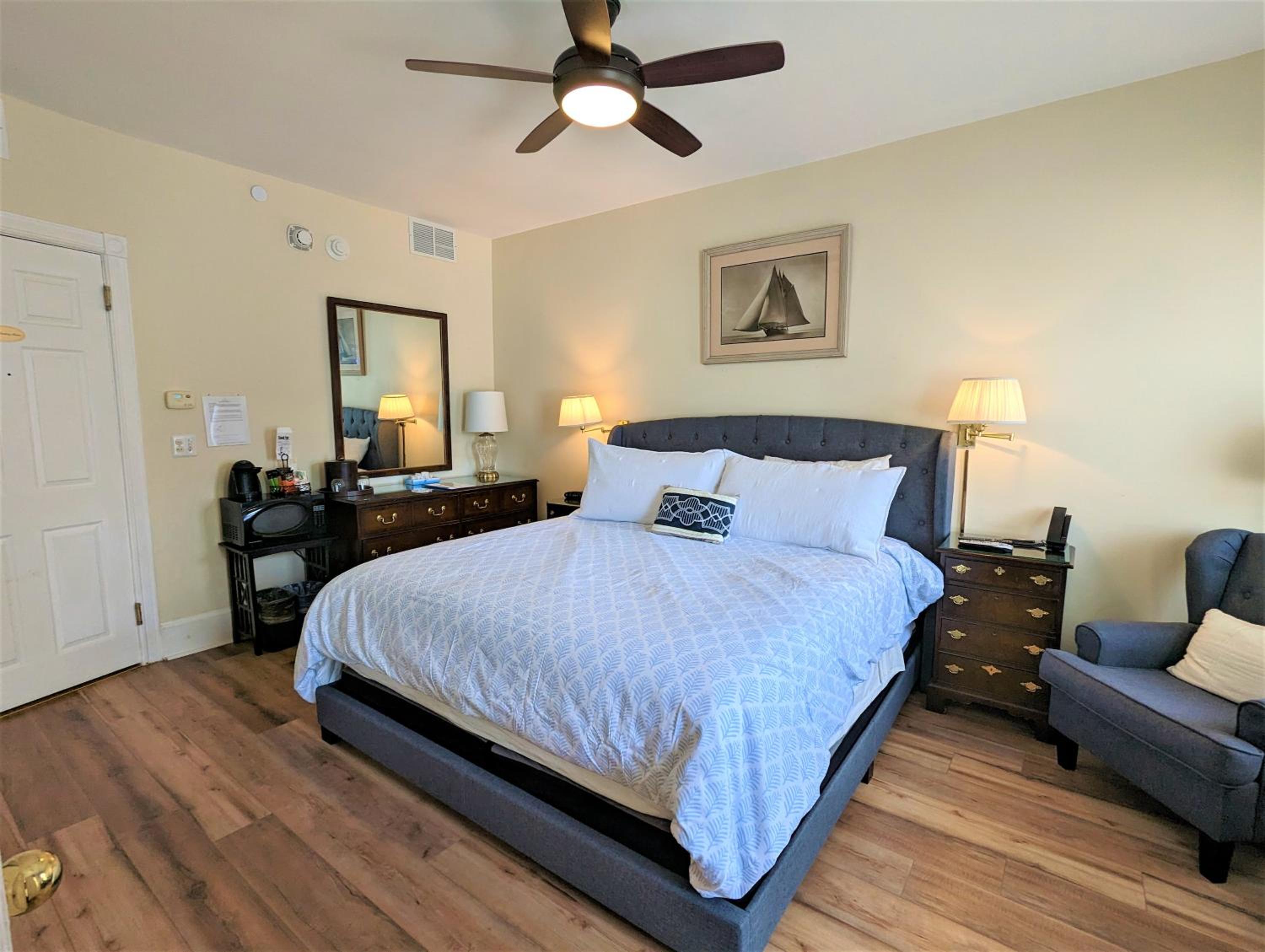 Double Room with Pool View - Photo 3