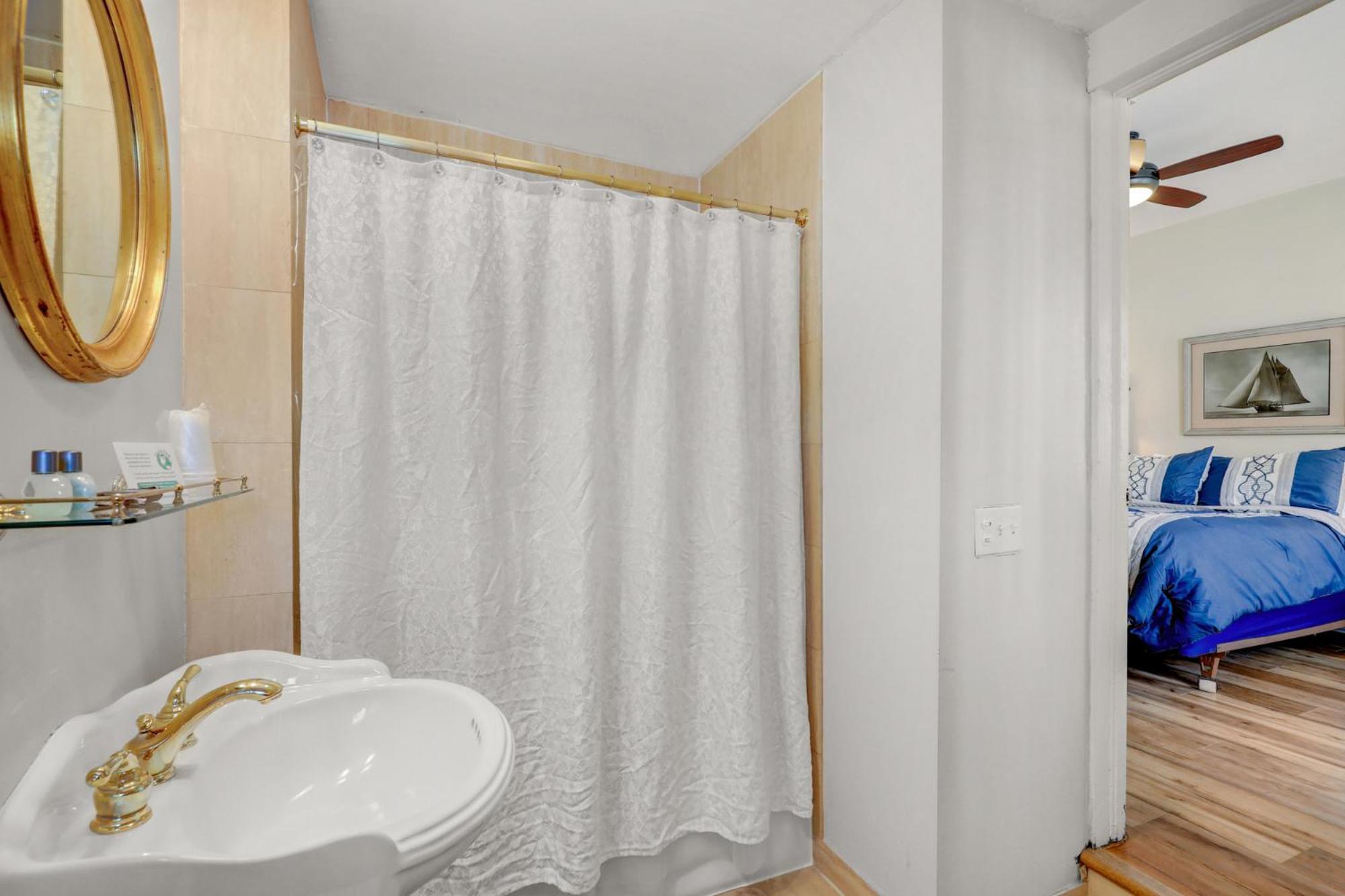 Double Room with Pool View - Photo 4