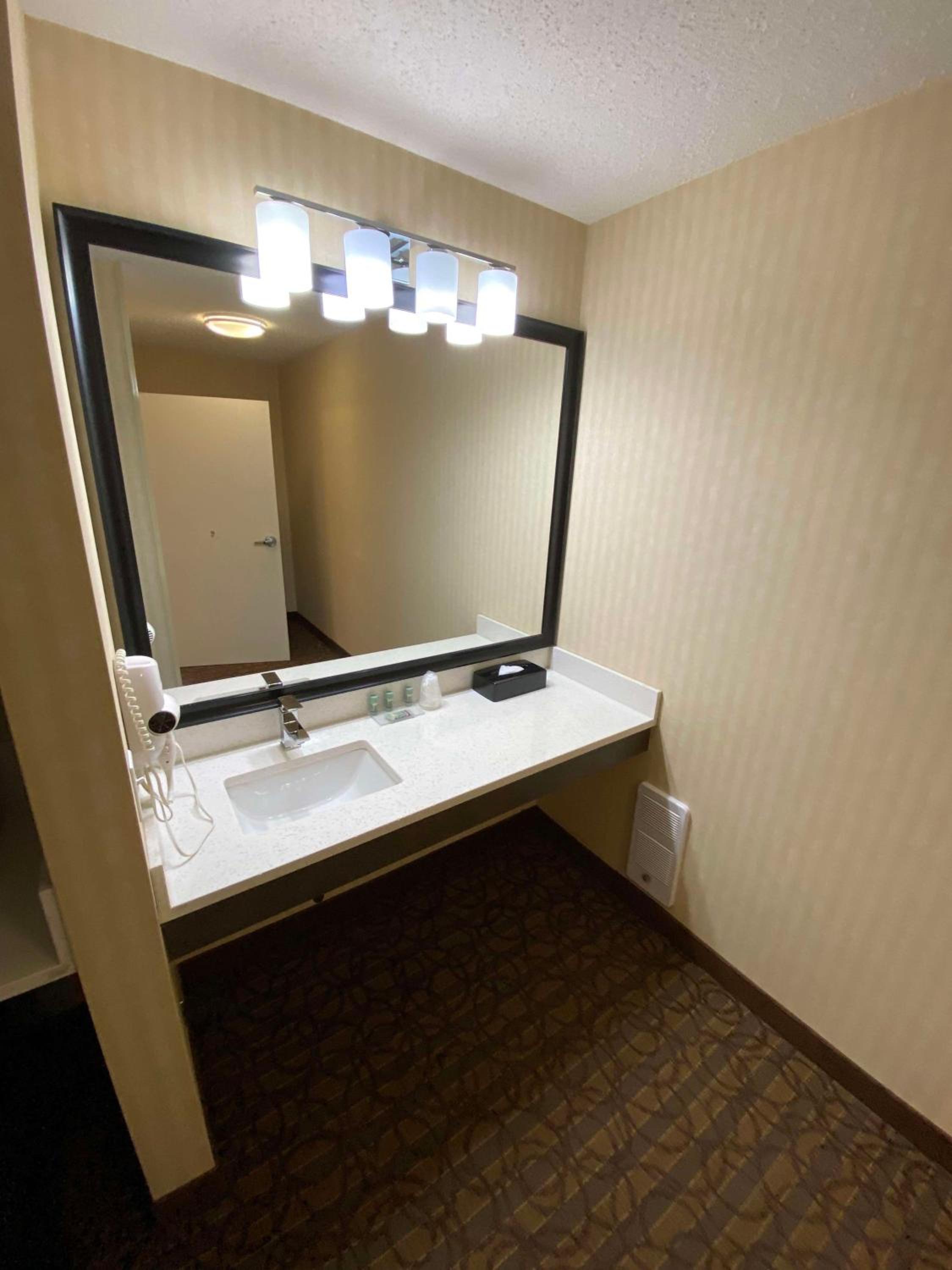 Best Western Cold Lake Inn, Photo 4