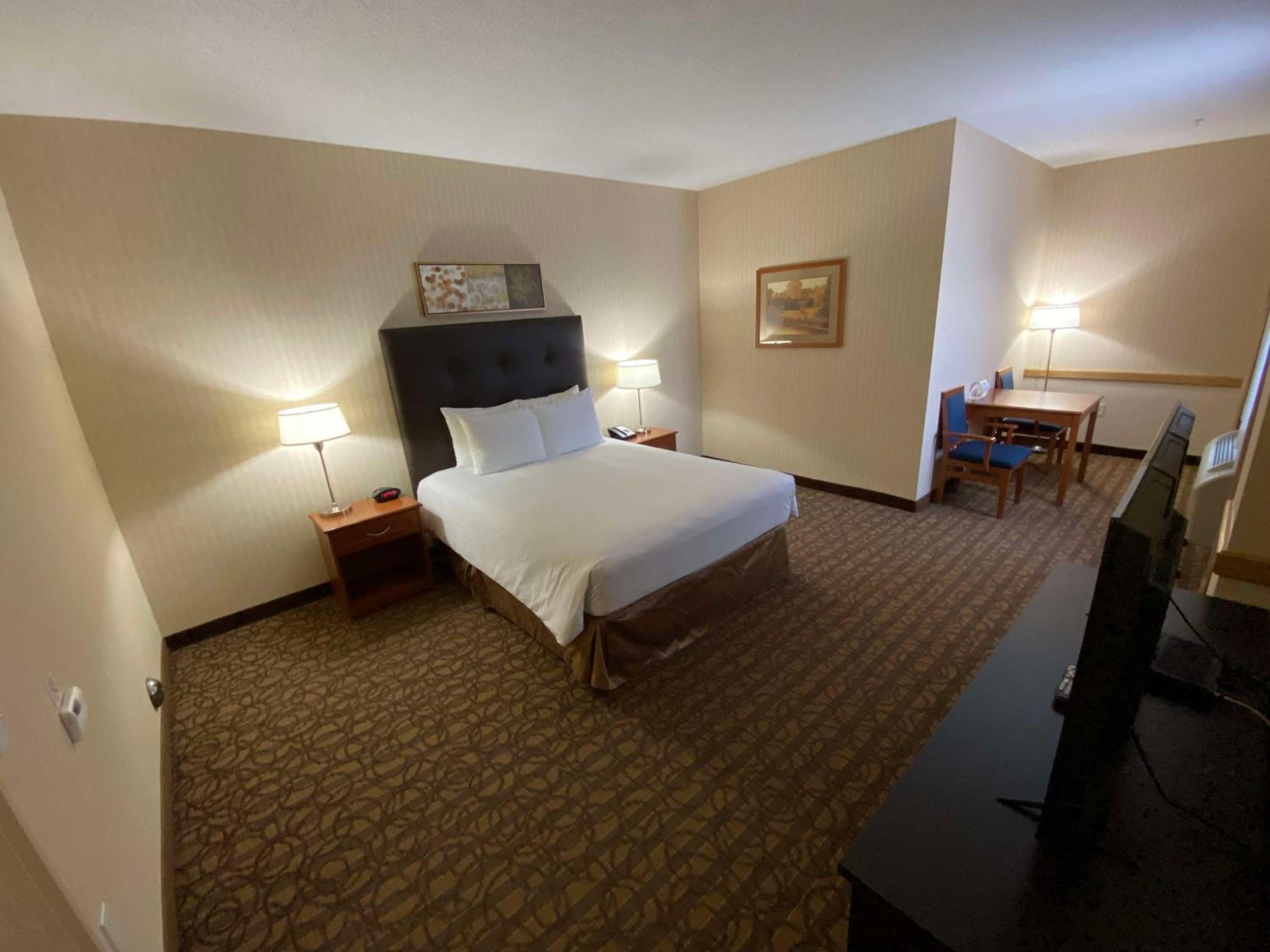 Queen Room with Bath Tub - Disability Access